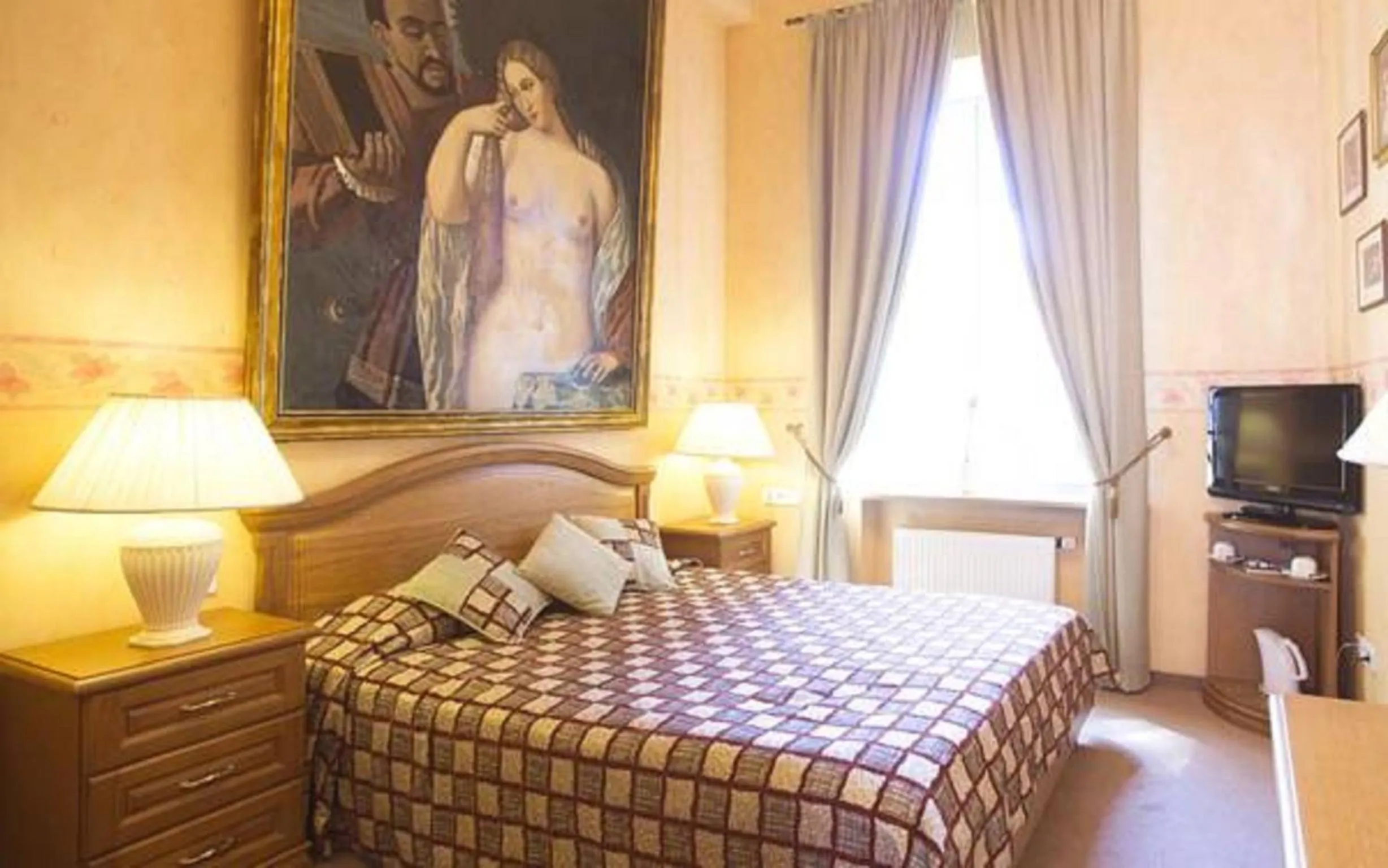 Photo of the whole room, Bed in Shakespeare Boutique Hotel