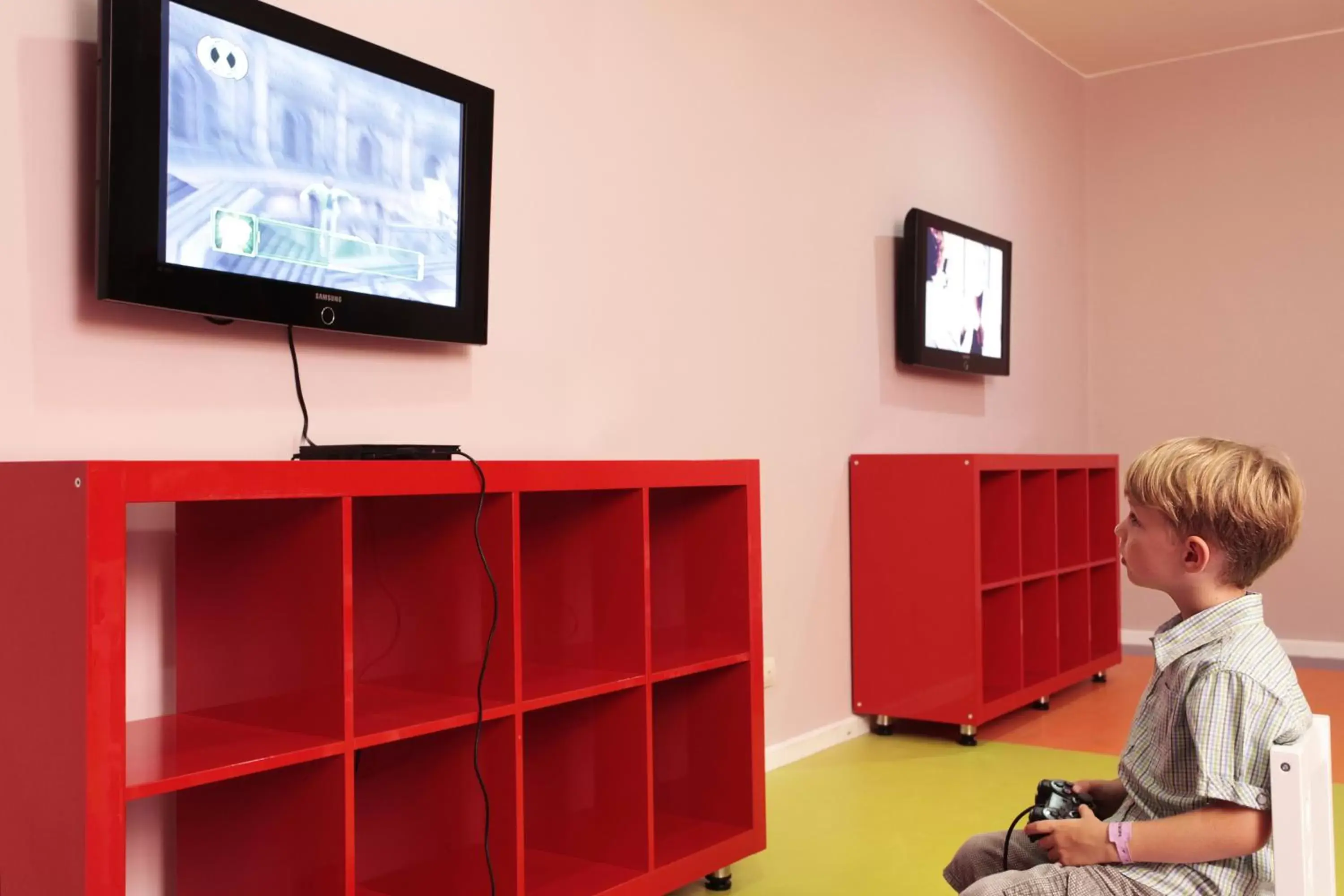 Communal lounge/ TV room, TV/Entertainment Center in Kenzi Europa