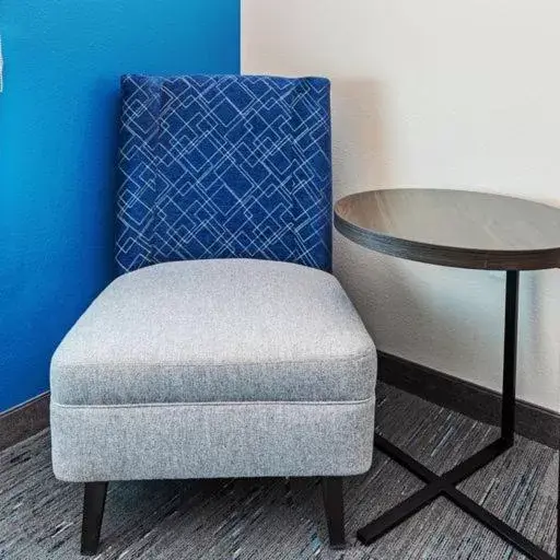 Seating Area in Holiday Inn Express & Suites - Houston SW - Rosenberg, an IHG Hotel