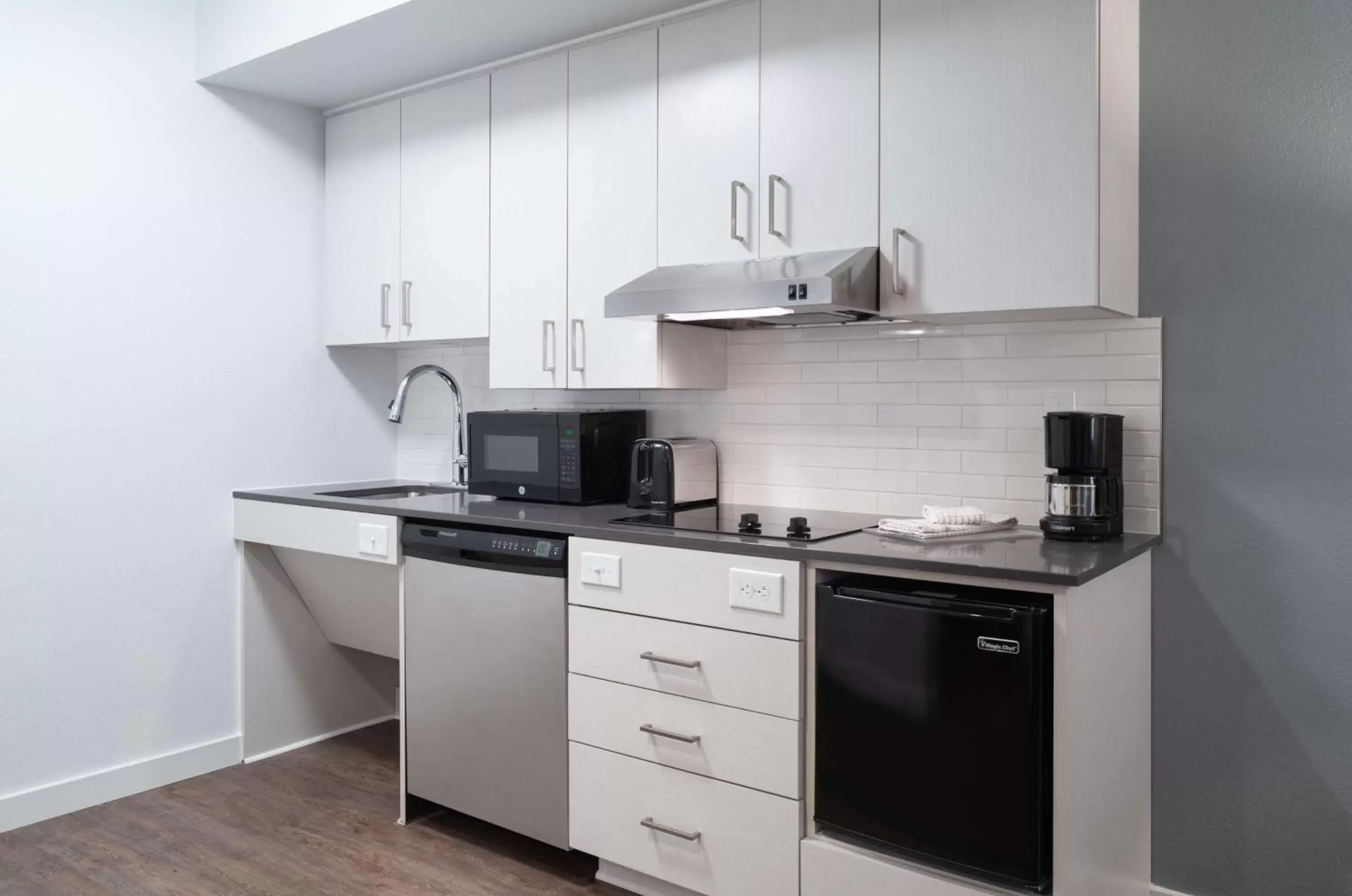 Photo of the whole room, Kitchen/Kitchenette in Hyatt House White Plains