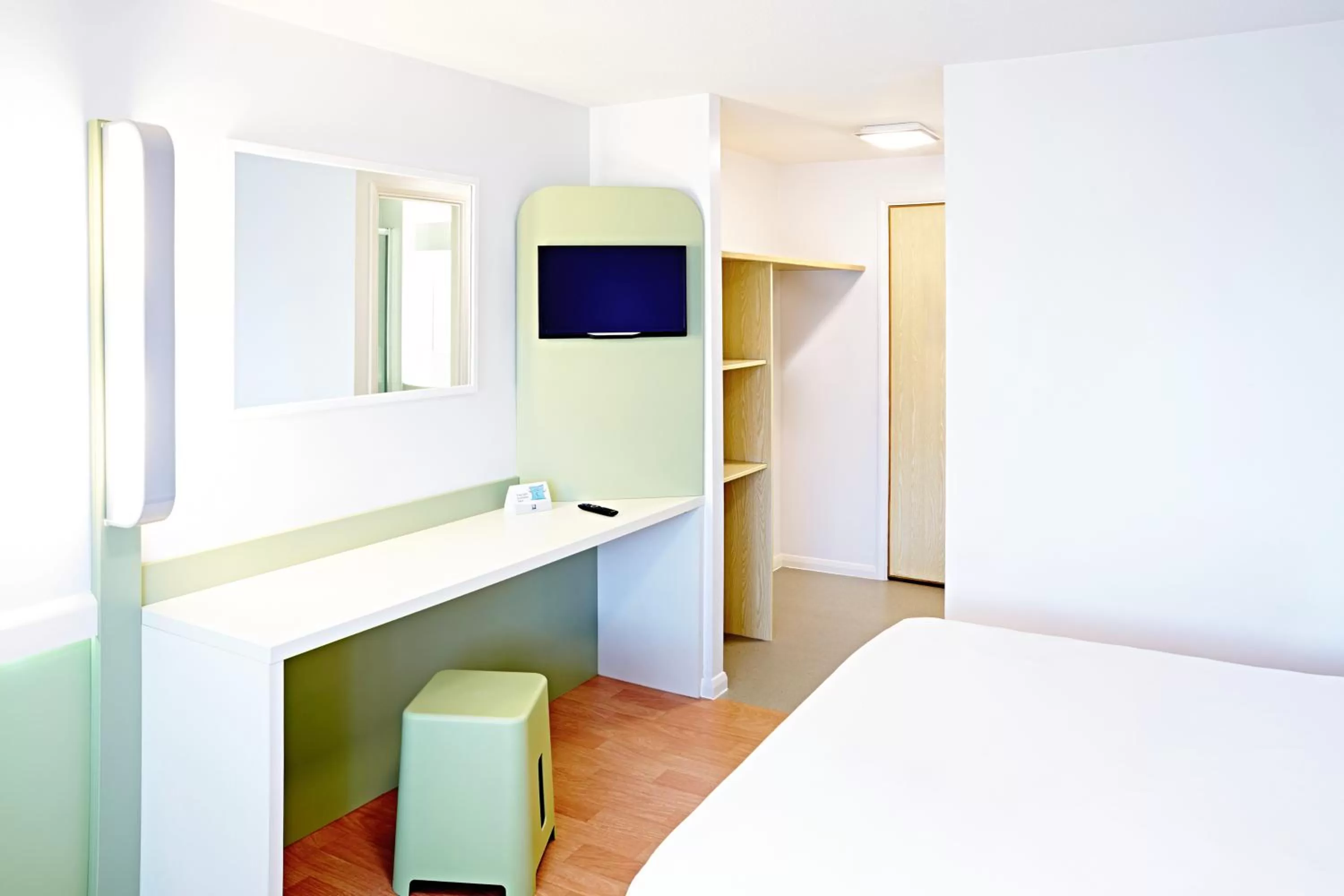 Seating area, Bed in Warrington Motel, J20 M6 Lymm Services