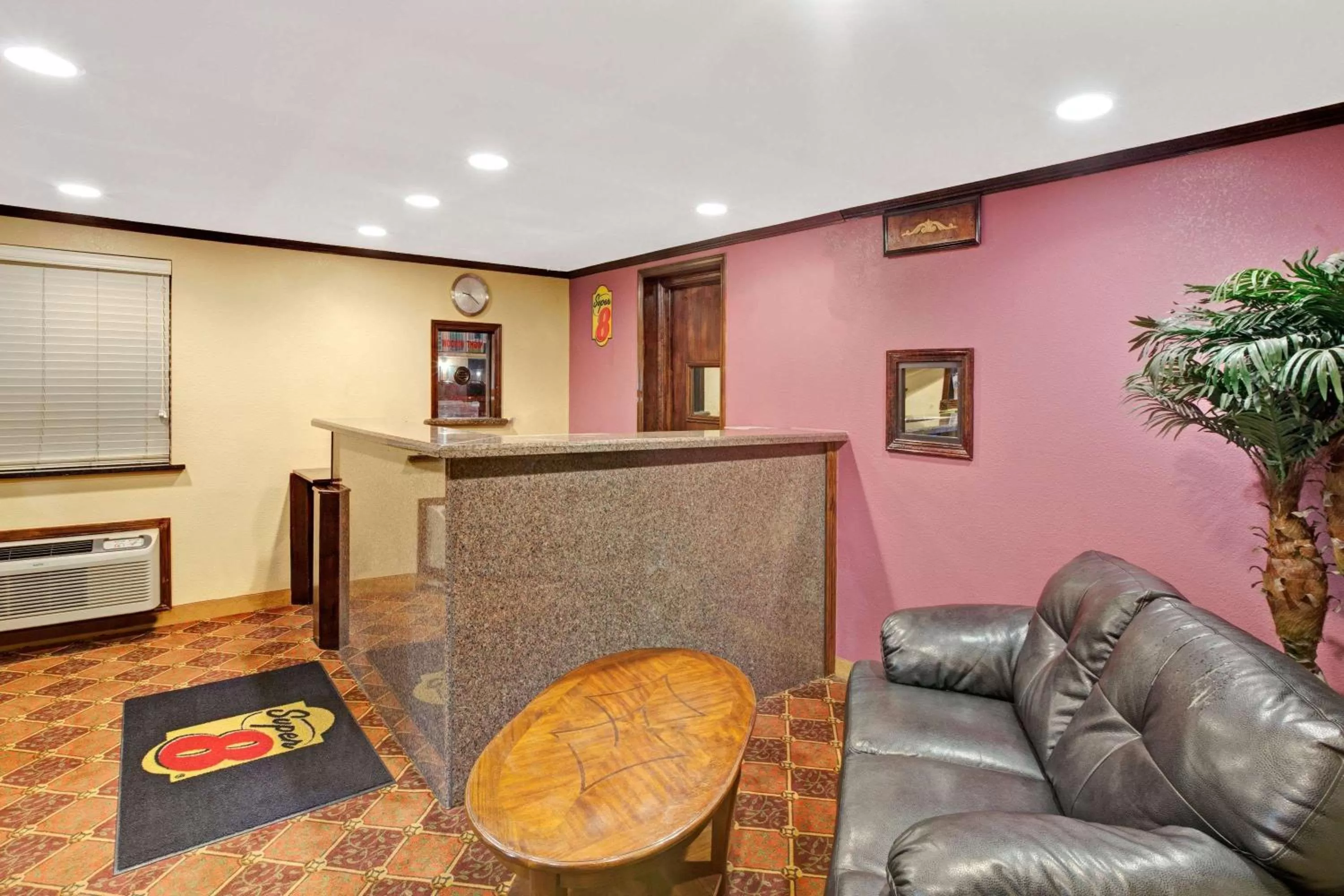 Lobby or reception in Super 8 by Wyndham Shawnee