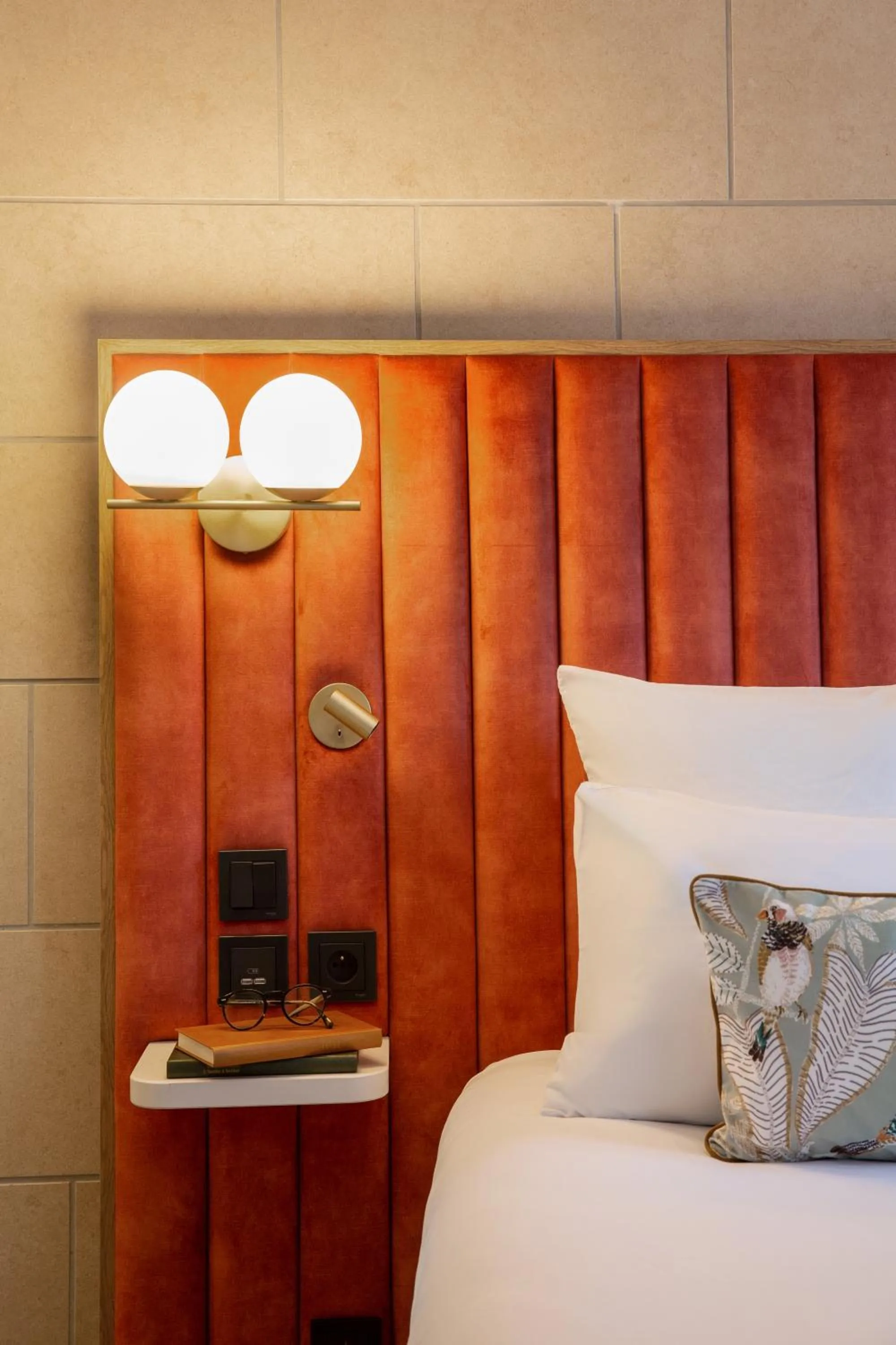 Decorative detail, Bed in Best Western Saint-Louis - Grand Paris - Vincennes