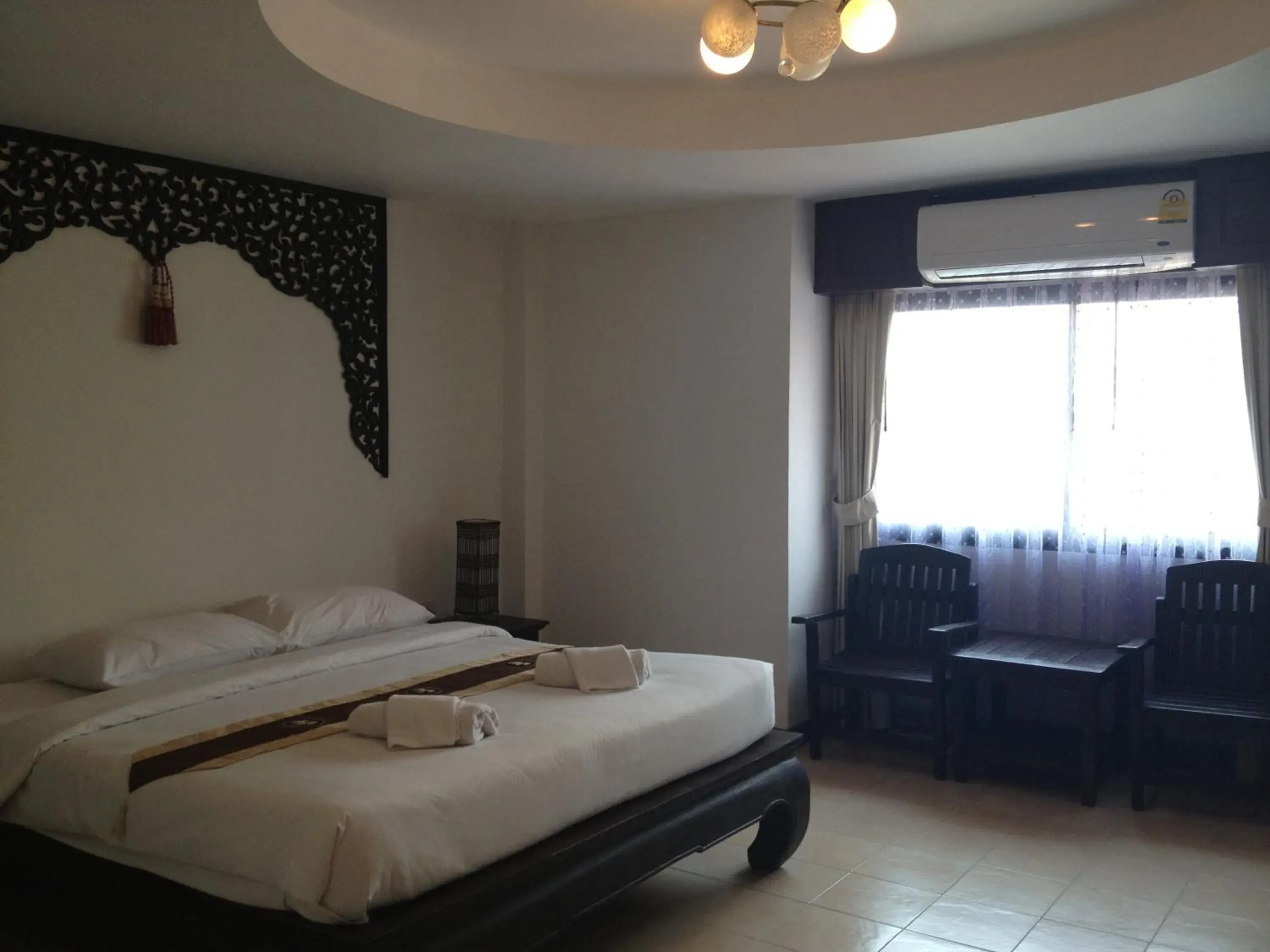 Photo of the whole room, Bed in Wangburapa Grand Hotel