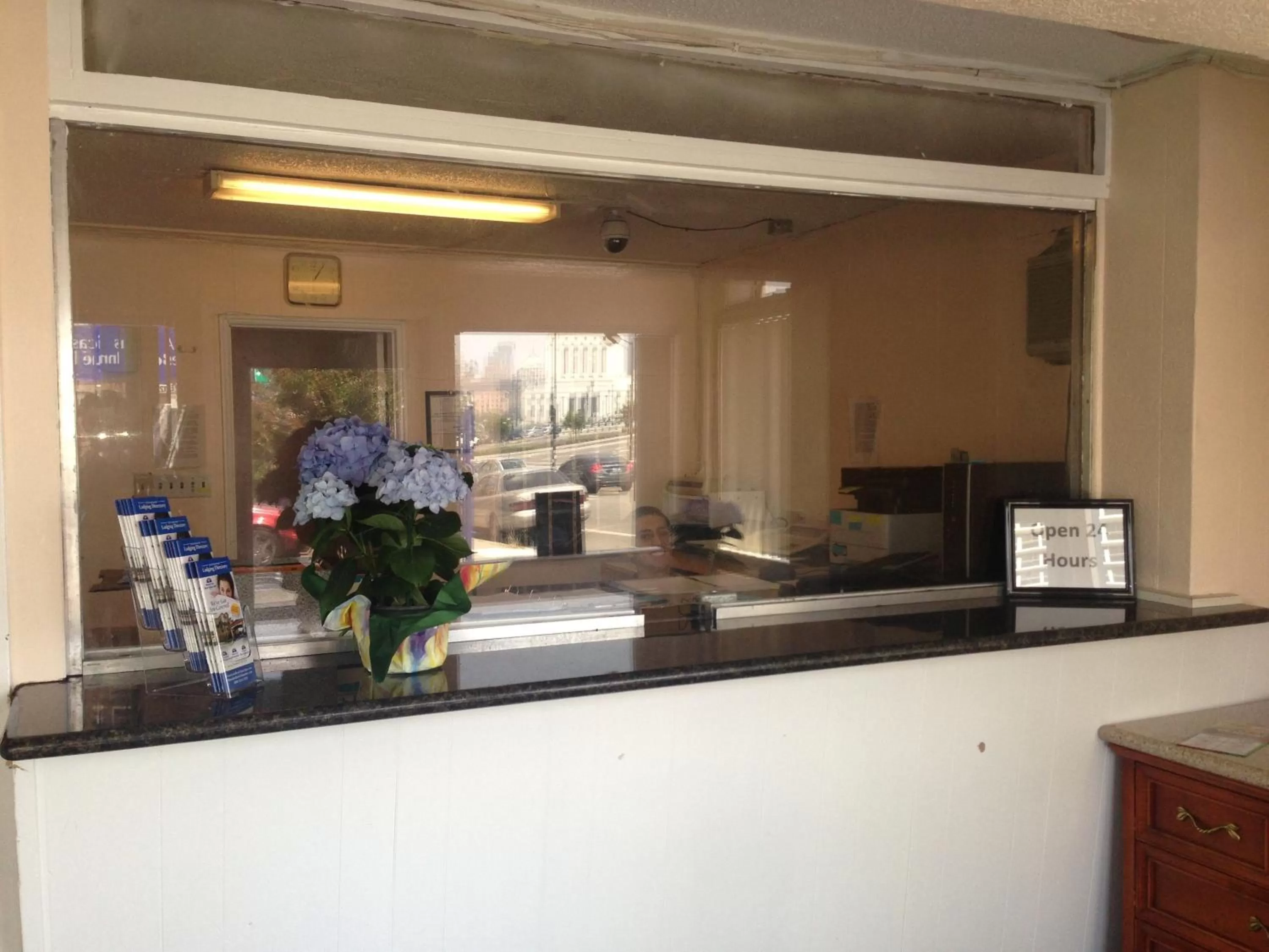 Lobby or reception in Americas Best Value Inn - Downtown Oakland/Lake Merritt