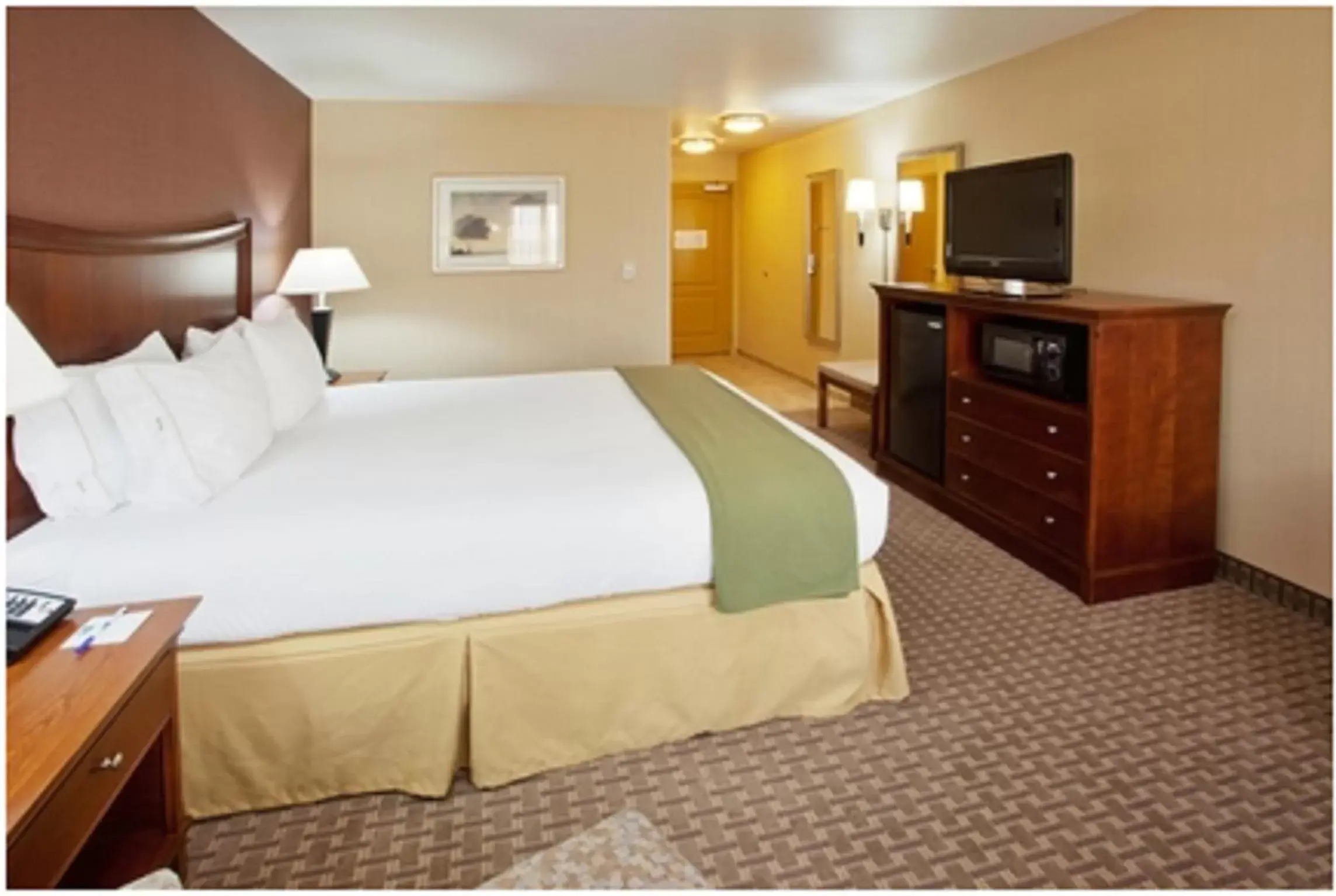 Photo of the whole room, Bed in Holiday Inn Express Hotel & Suites Willows, an IHG Hotel