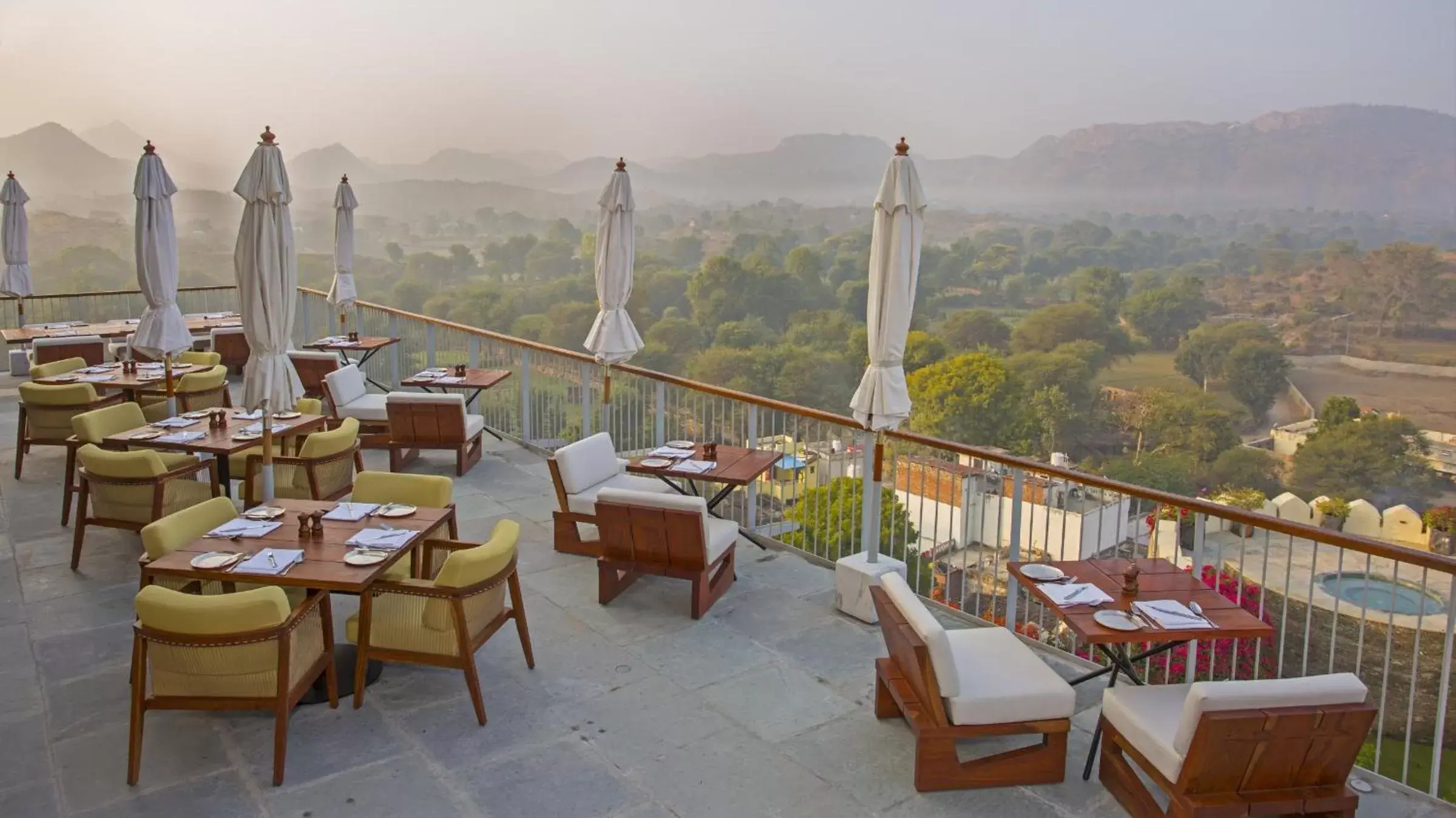 Meals, Restaurant/Places to Eat in RAAS Devigarh