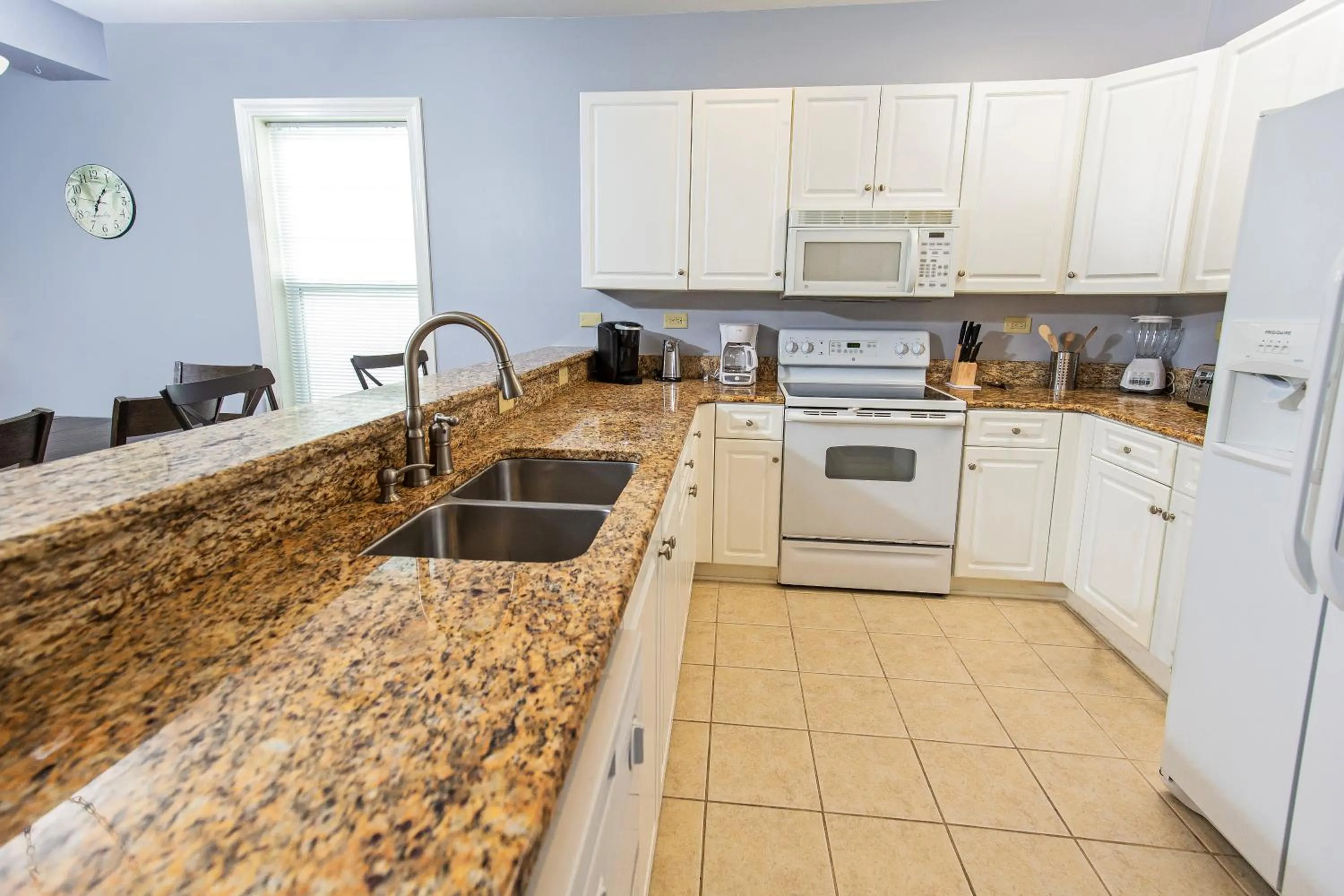 Kitchen or kitchenette, Kitchen/Kitchenette in Grande Villas at World Tour Golf Resort