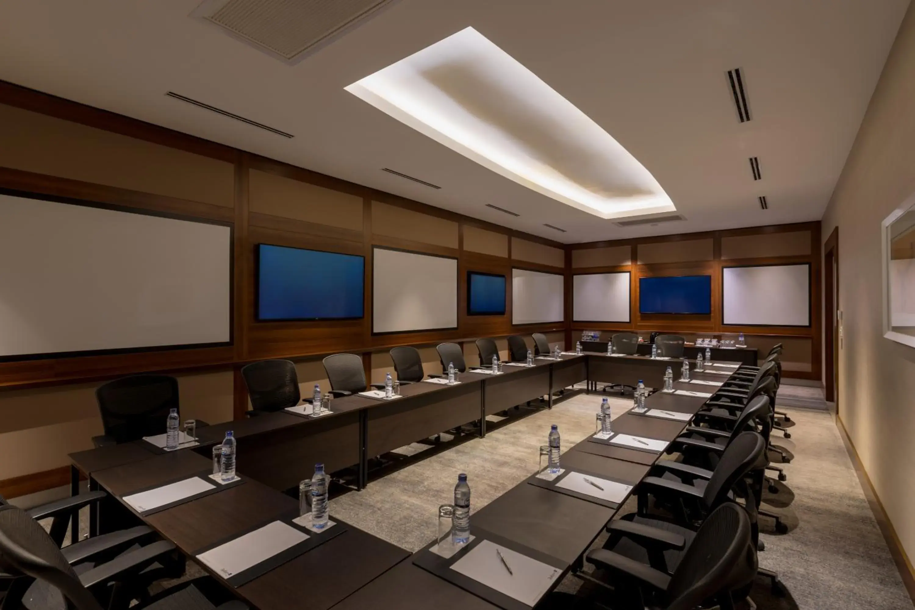 Meeting/conference room in Radisson Blu Hotel & Residence Maputo