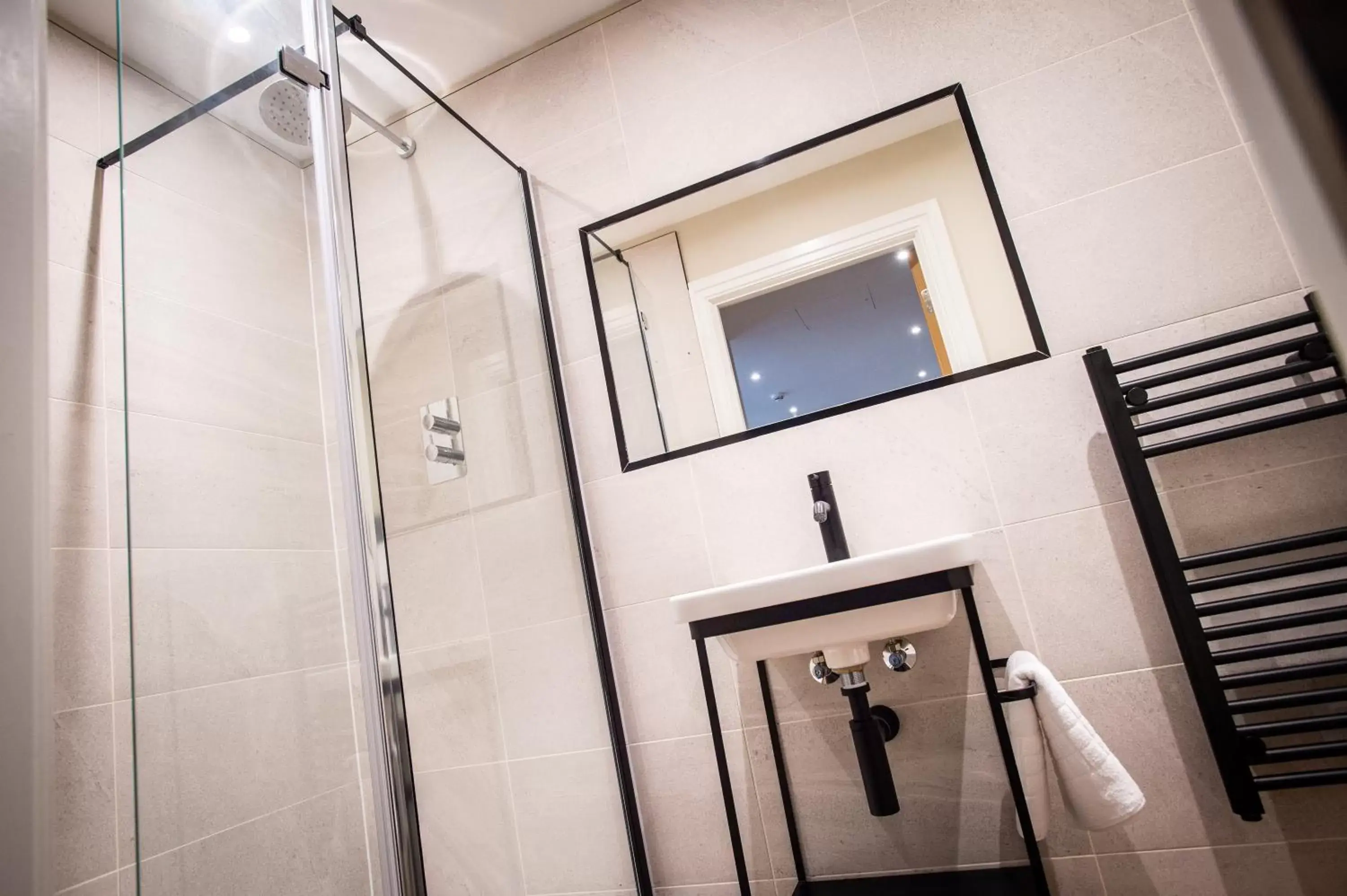 Shower, Bathroom in The Gresham Aparthotel