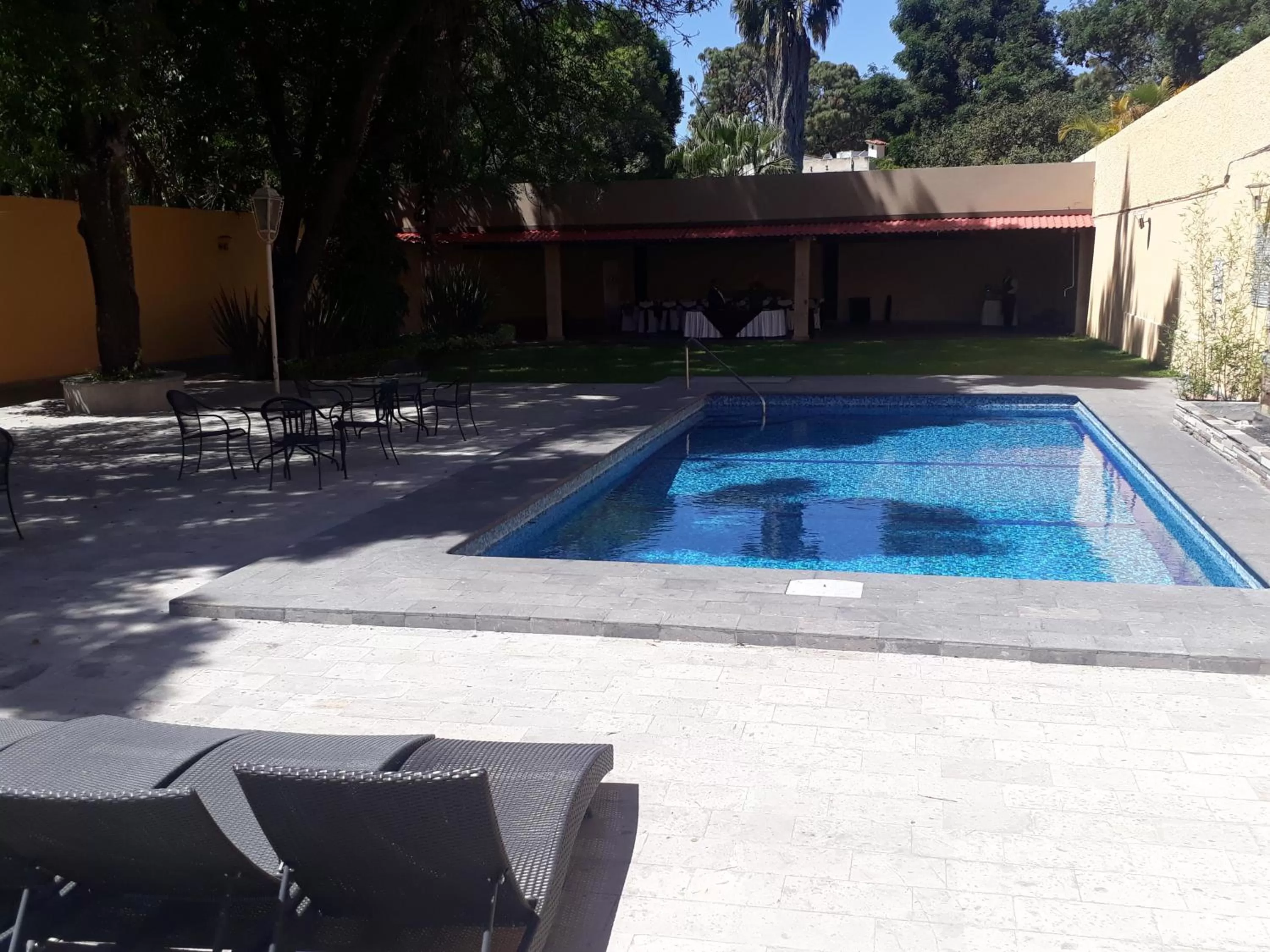Swimming pool in Country Plaza