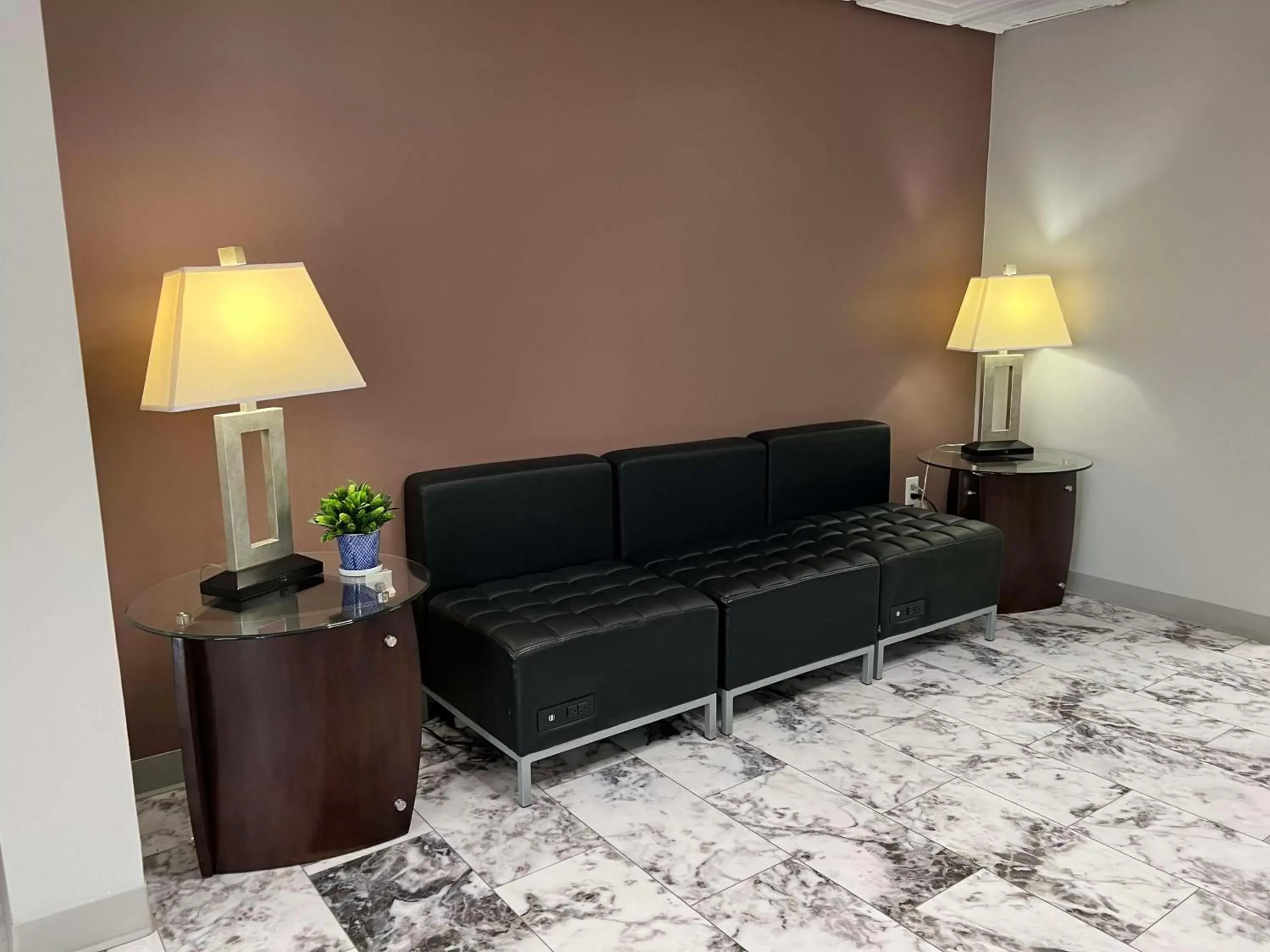 Lobby or reception, Seating Area in SureStay Plus Hotel by Best Western Hopkinsville