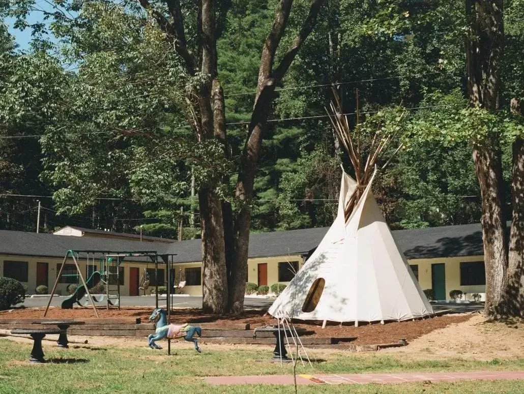 Children play ground in Route 19 Inn