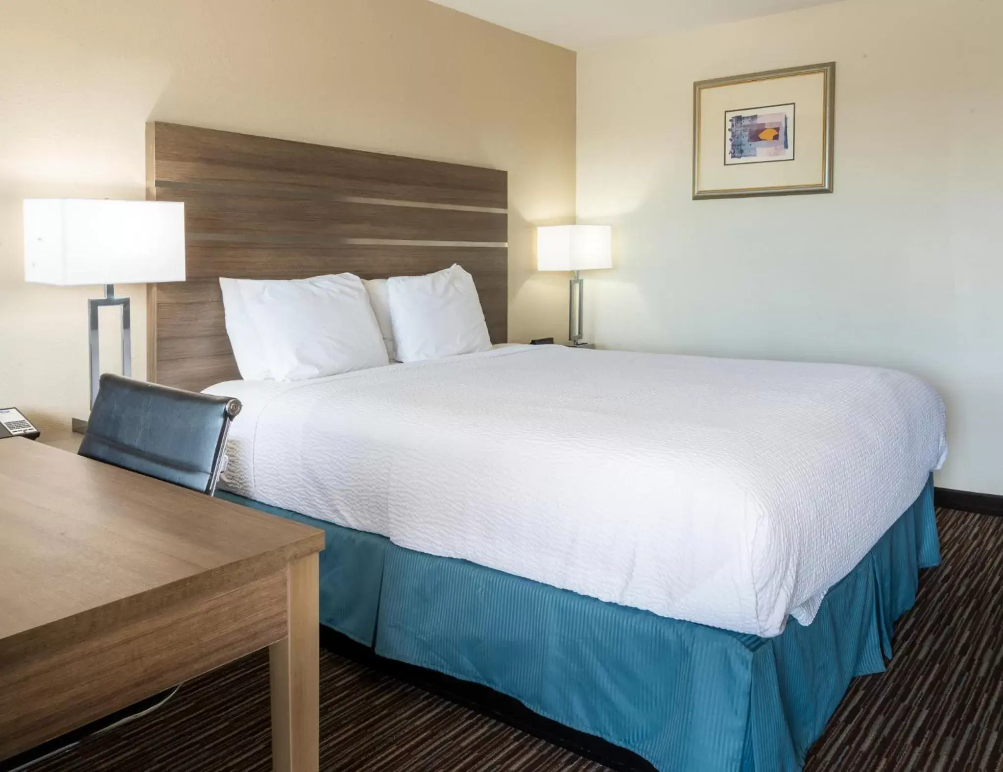 Bedroom, Bed in Rodeway Inn Near University-Gateway to Yosemite