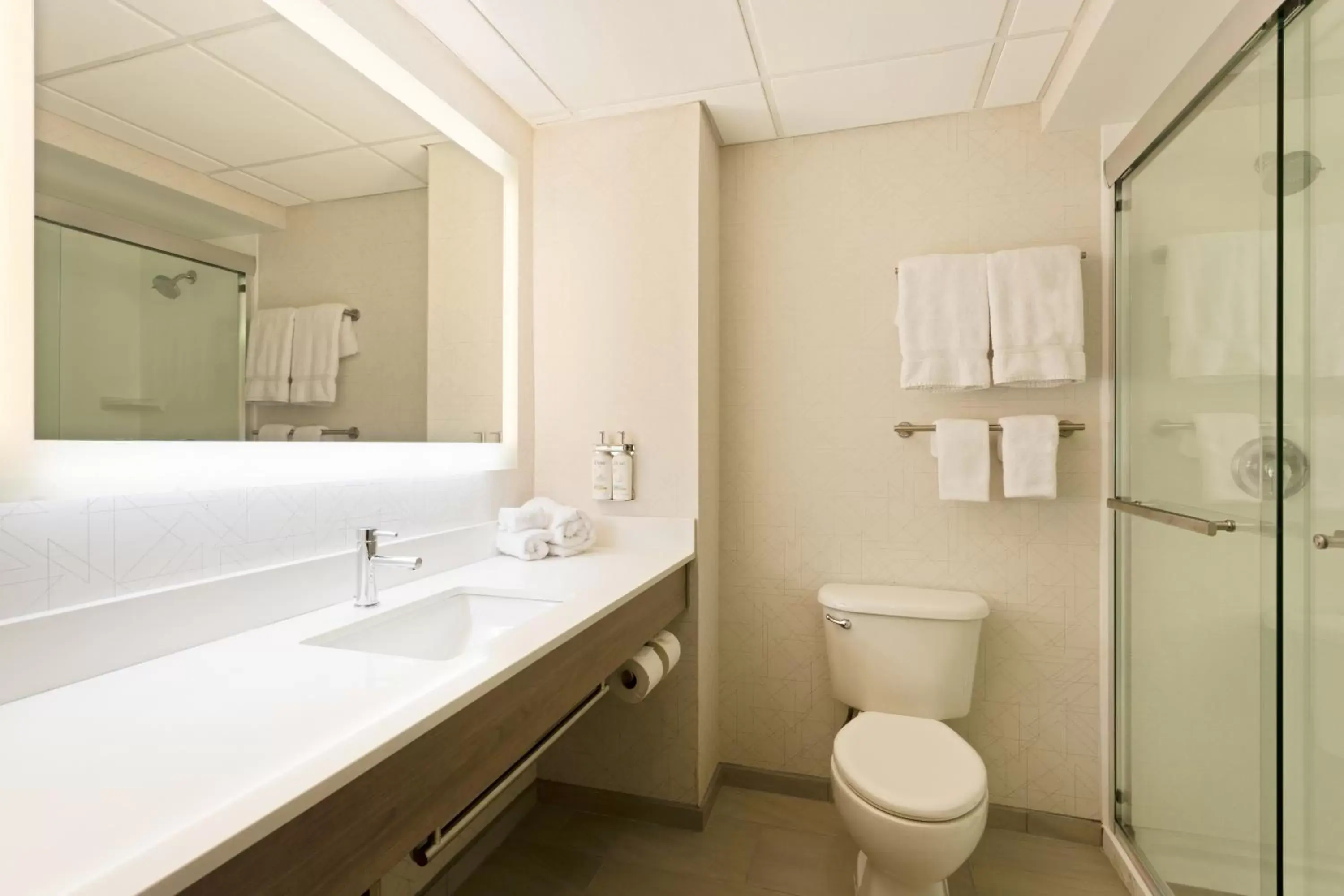 Standard Room in Holiday Inn Express Hauppauge-Long Island by IHG Standard Room in Holiday Inn Express Hauppauge-Long Island by IHG