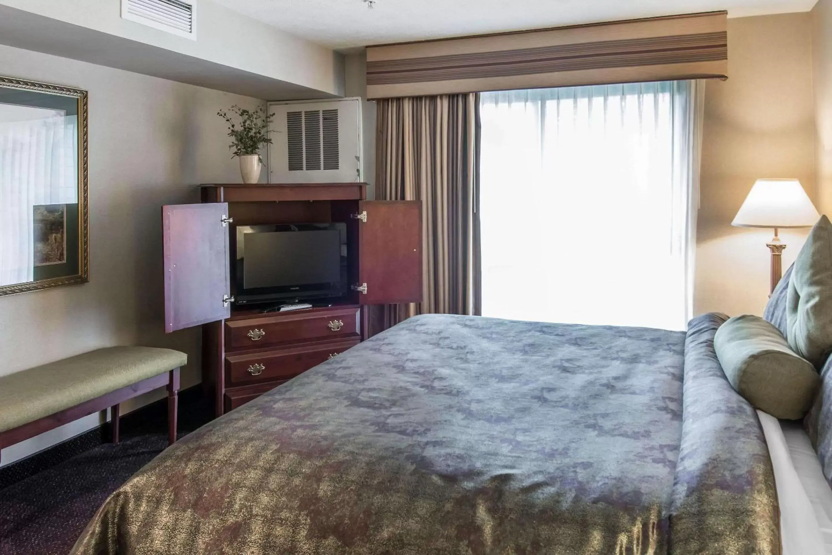 Photo of the whole room, Bed in Holiday Inn - Clarkston - Lewiston, an IHG Hotel