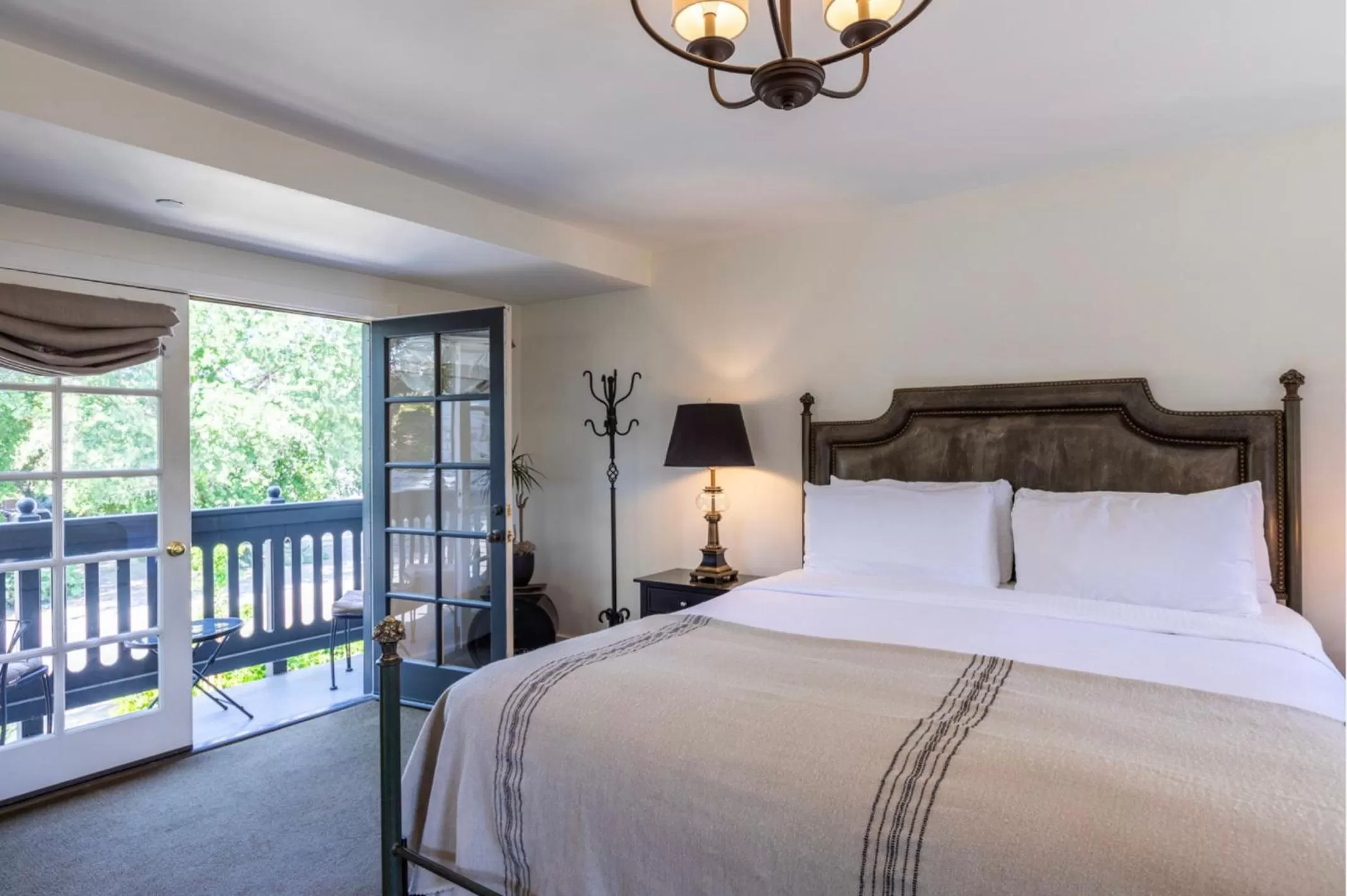 Bed in The Ballard Inn