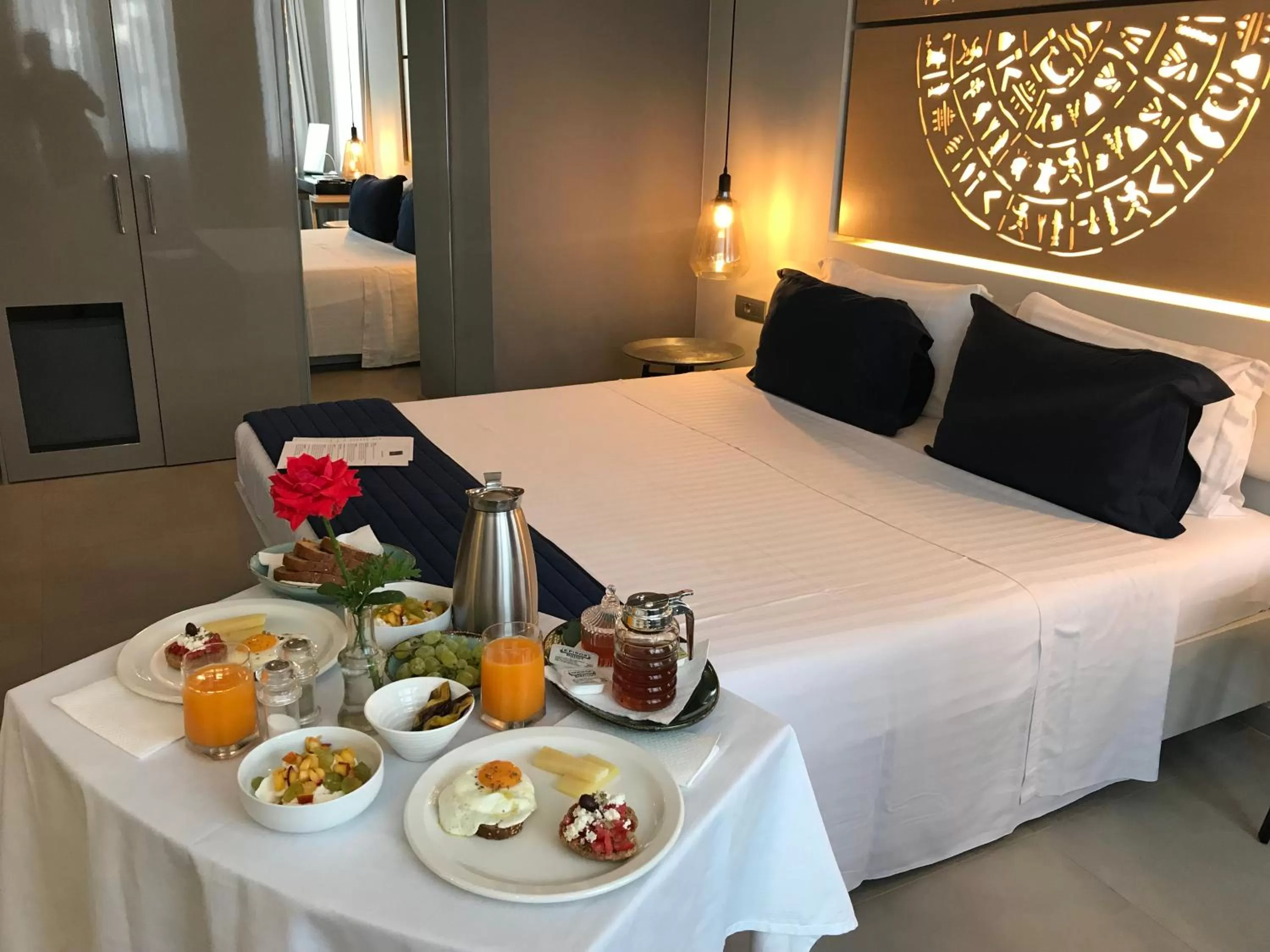 Breakfast, Bed in Lavris City Suites