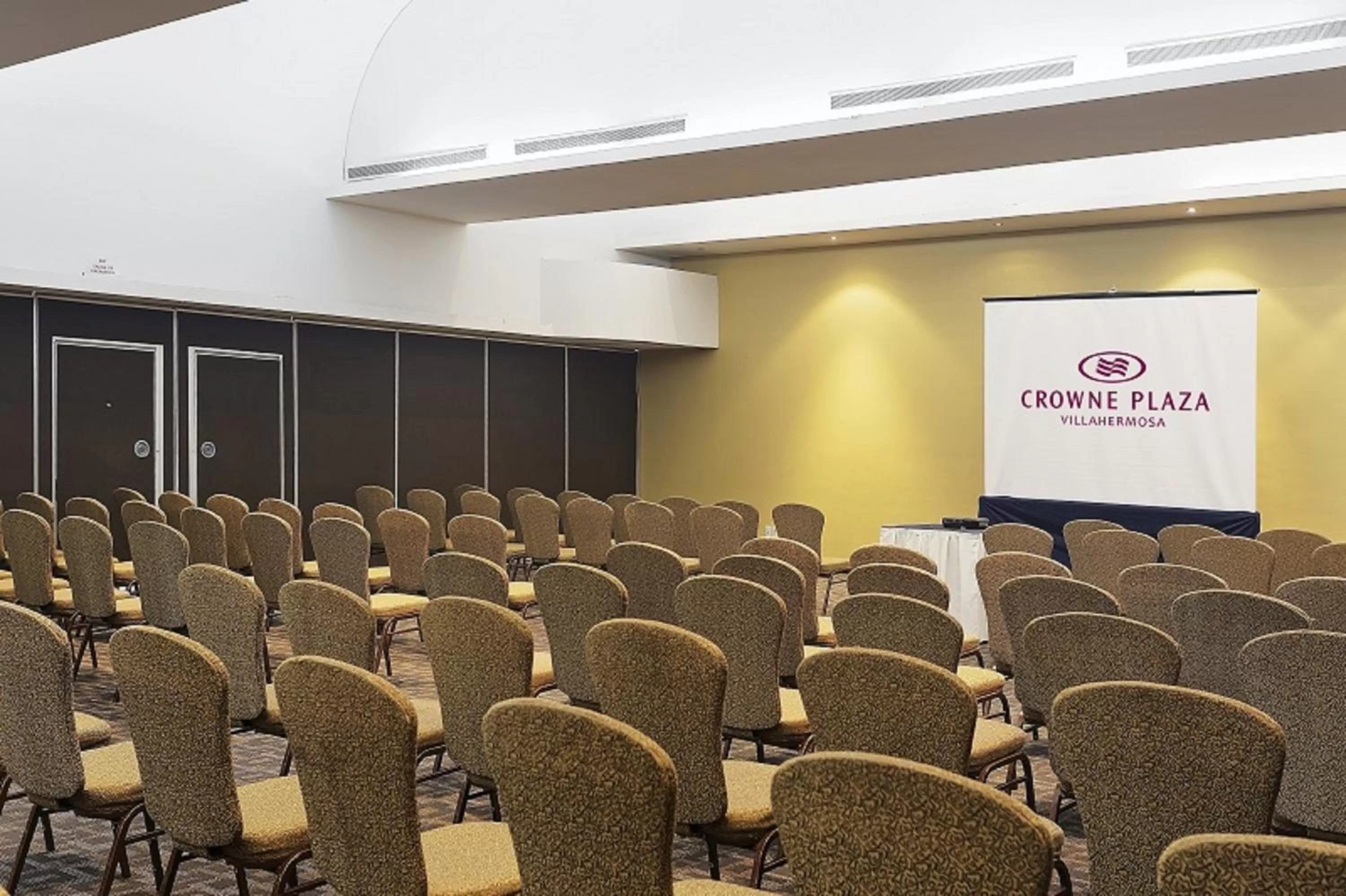 Meeting/conference room in Crowne Plaza Villahermosa by IHG