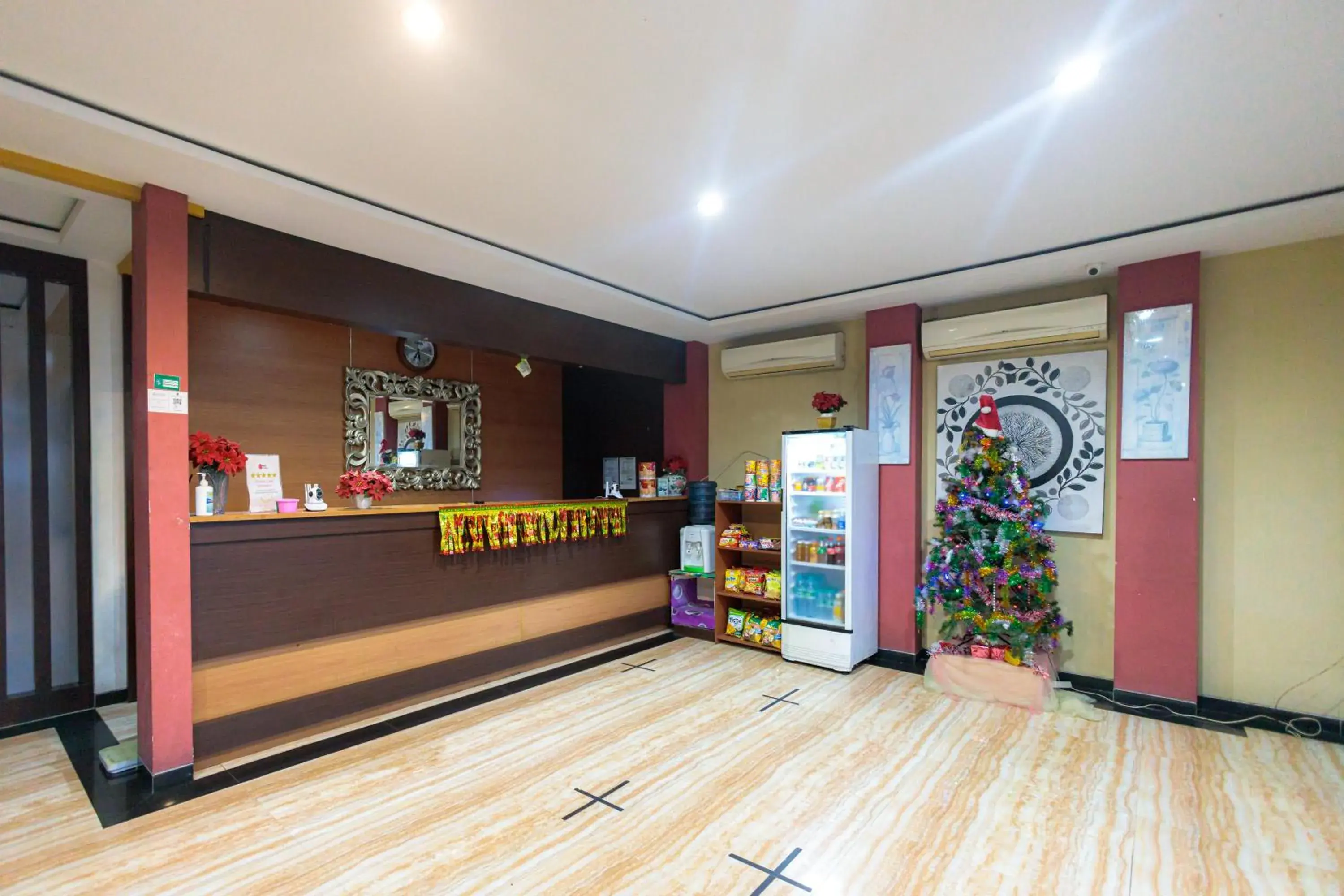 Lobby or reception in RedDoorz @ Kutisari Surabaya