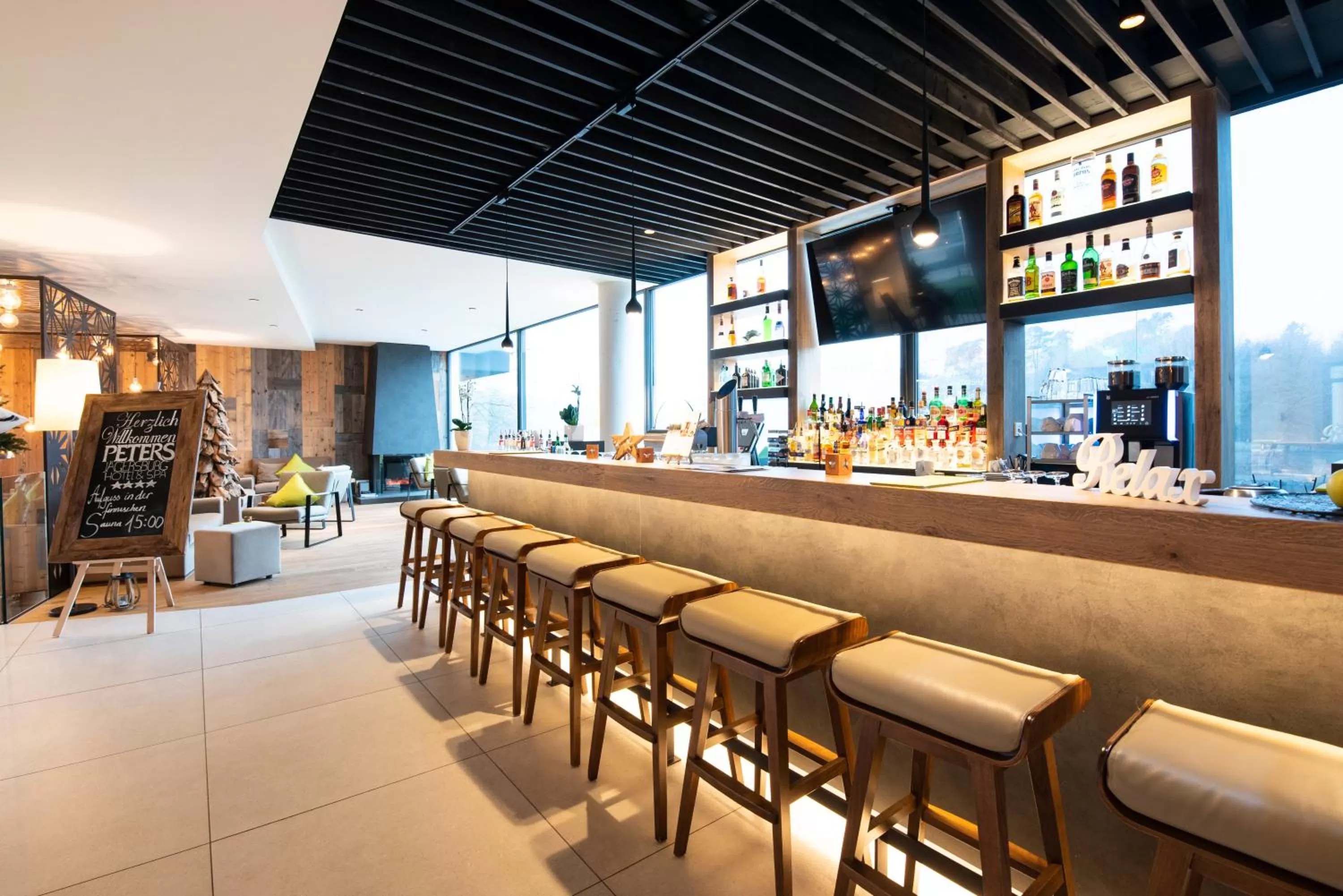 Lounge or bar in PETERS Hotel & Spa