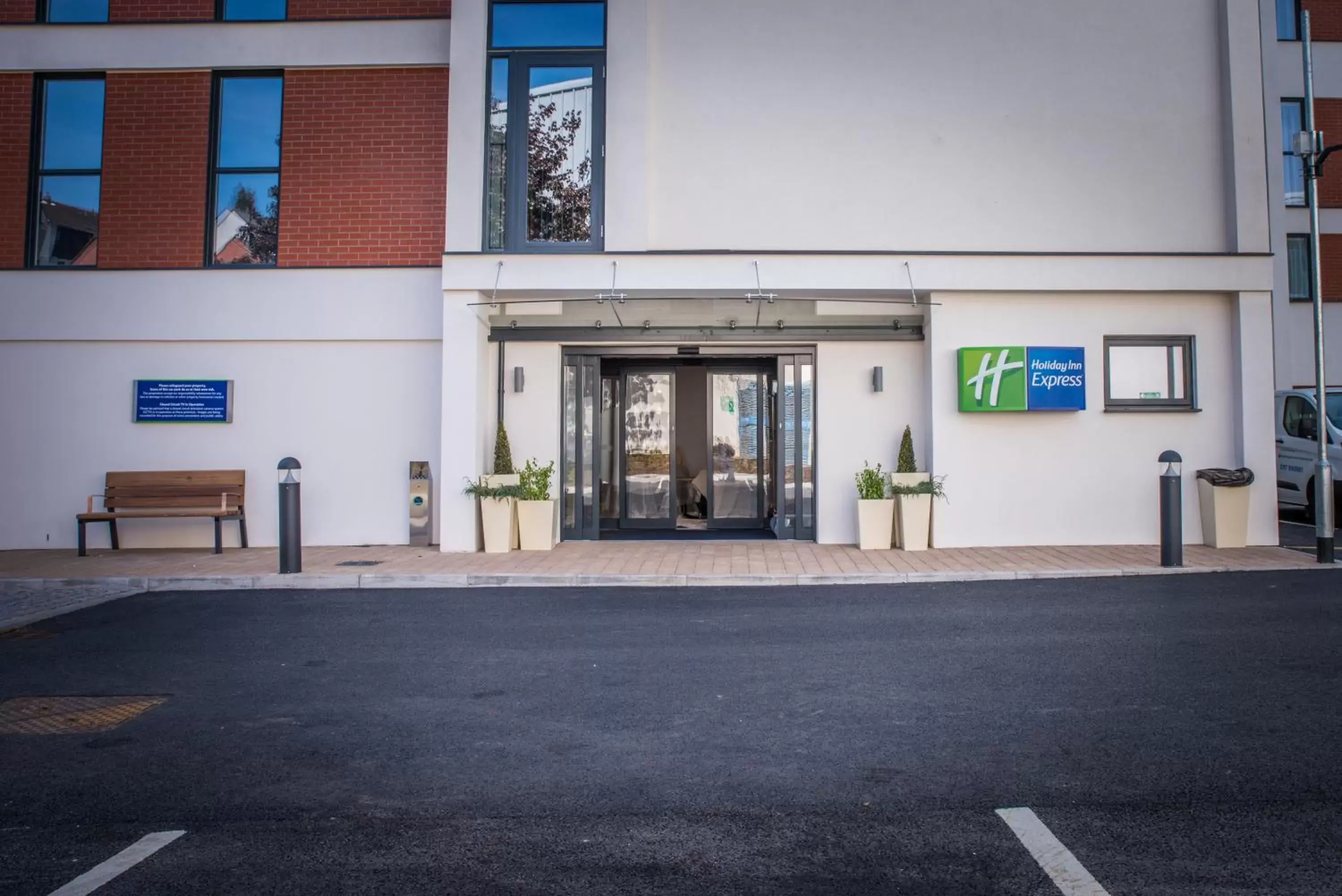 Facade/entrance in Holiday Inn Express - Exeter - City Centre, an IHG Hotel