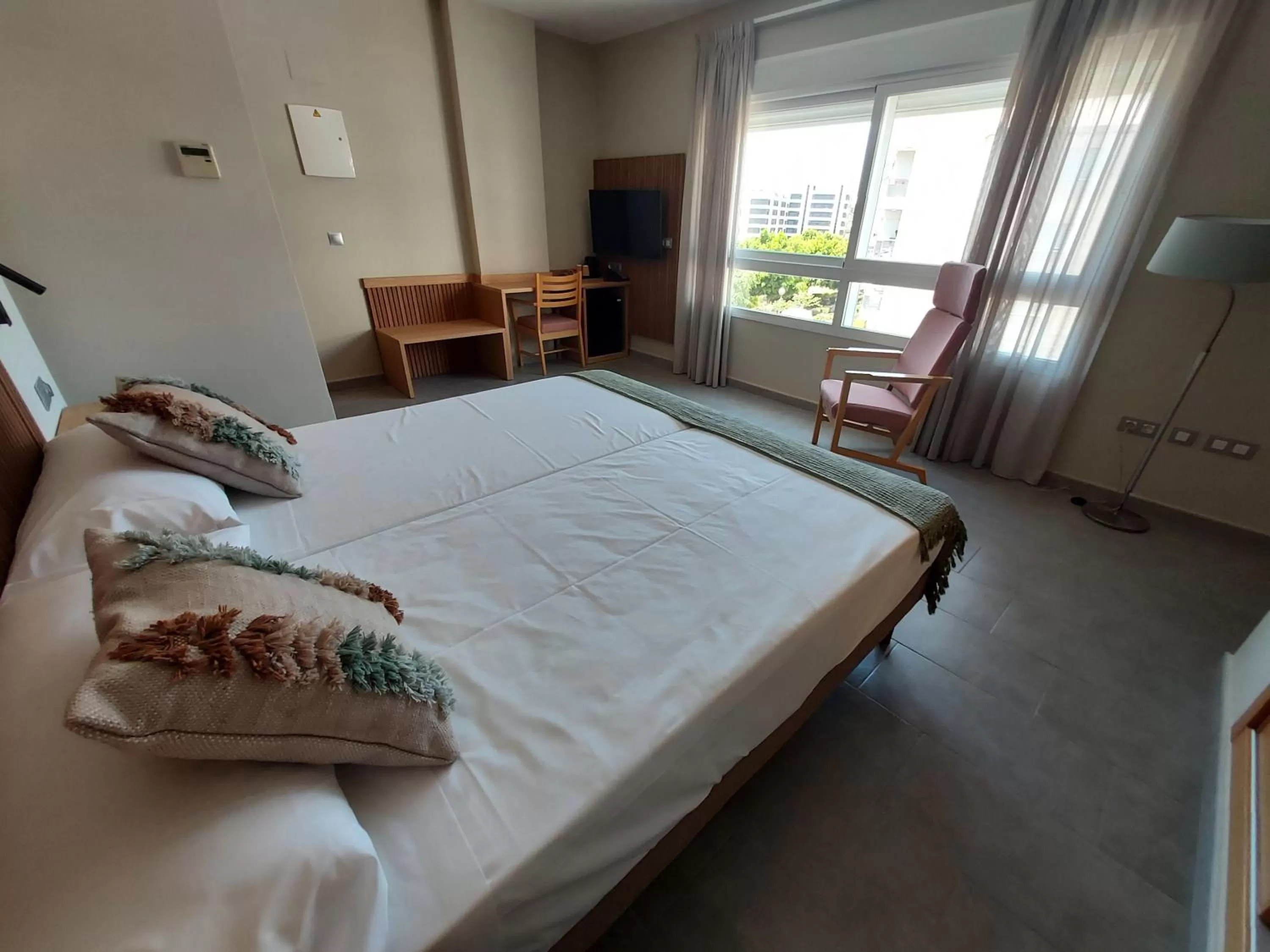 Twin Room with City View - Disability Access in Vistamar Hotel Luxury Wellness By DLV -Adults Only-