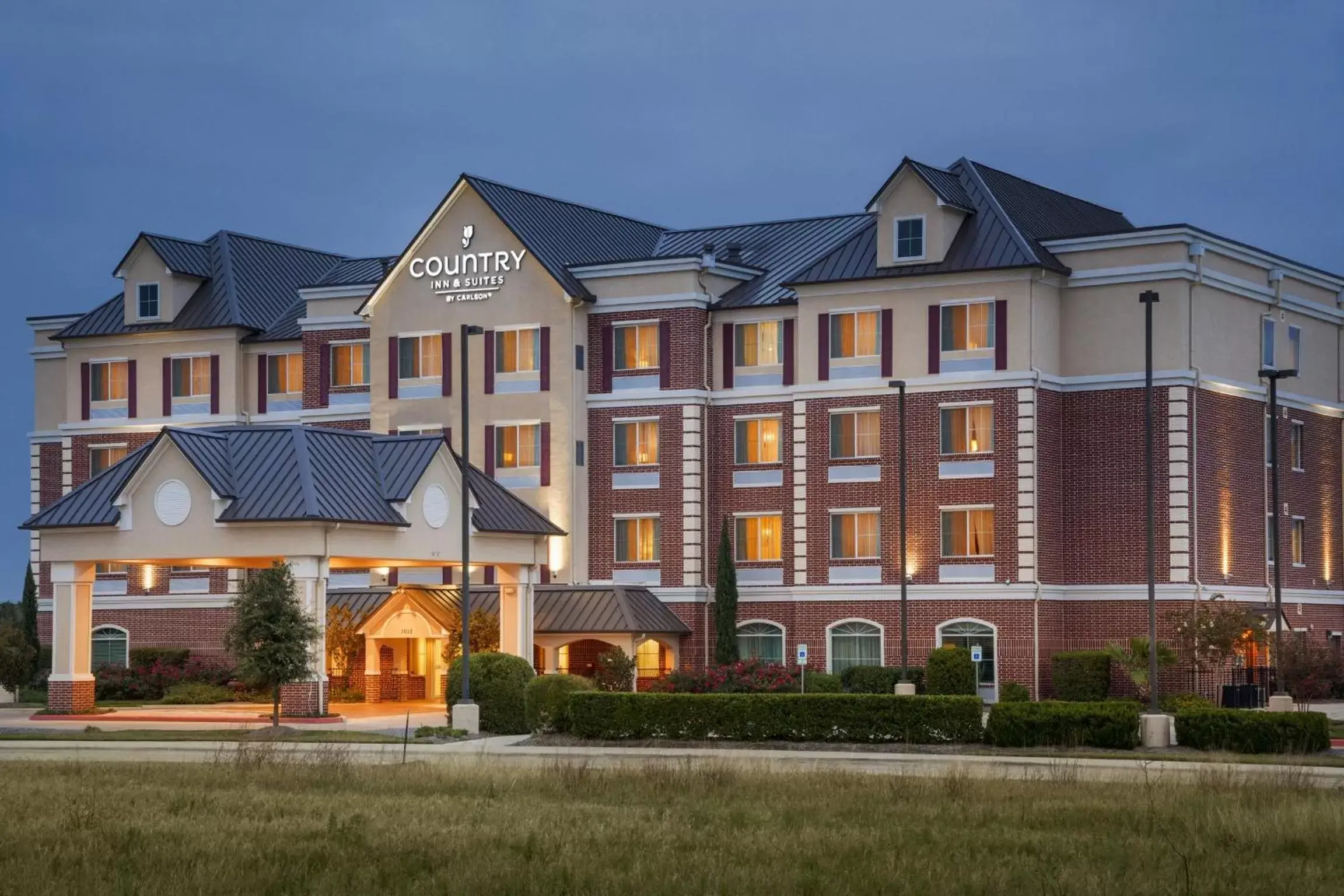 Property Building in Country Inn & Suites by Radisson, College Station, TX