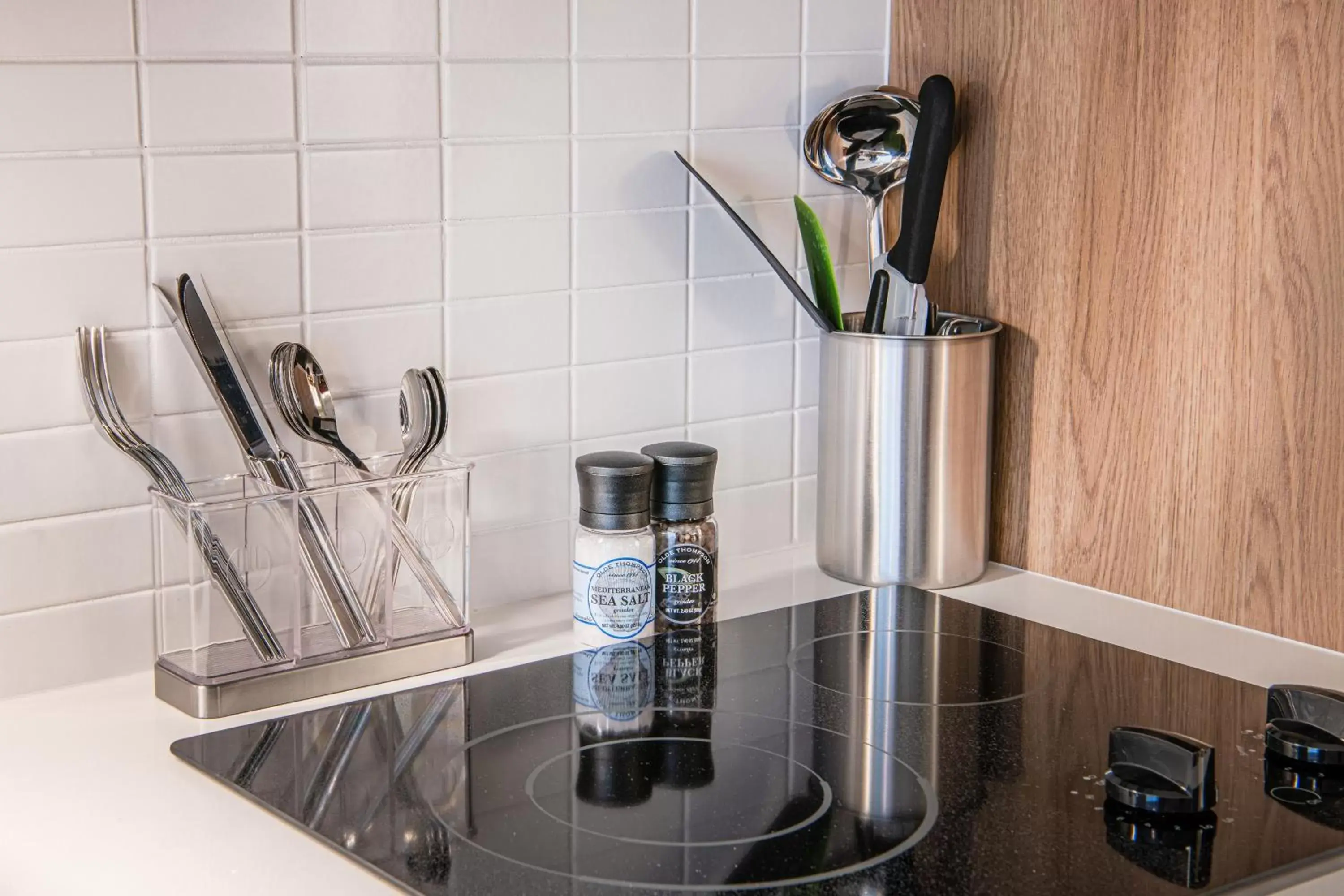 Kitchen or kitchenette, Bathroom in Element Scottsdale at SkySong