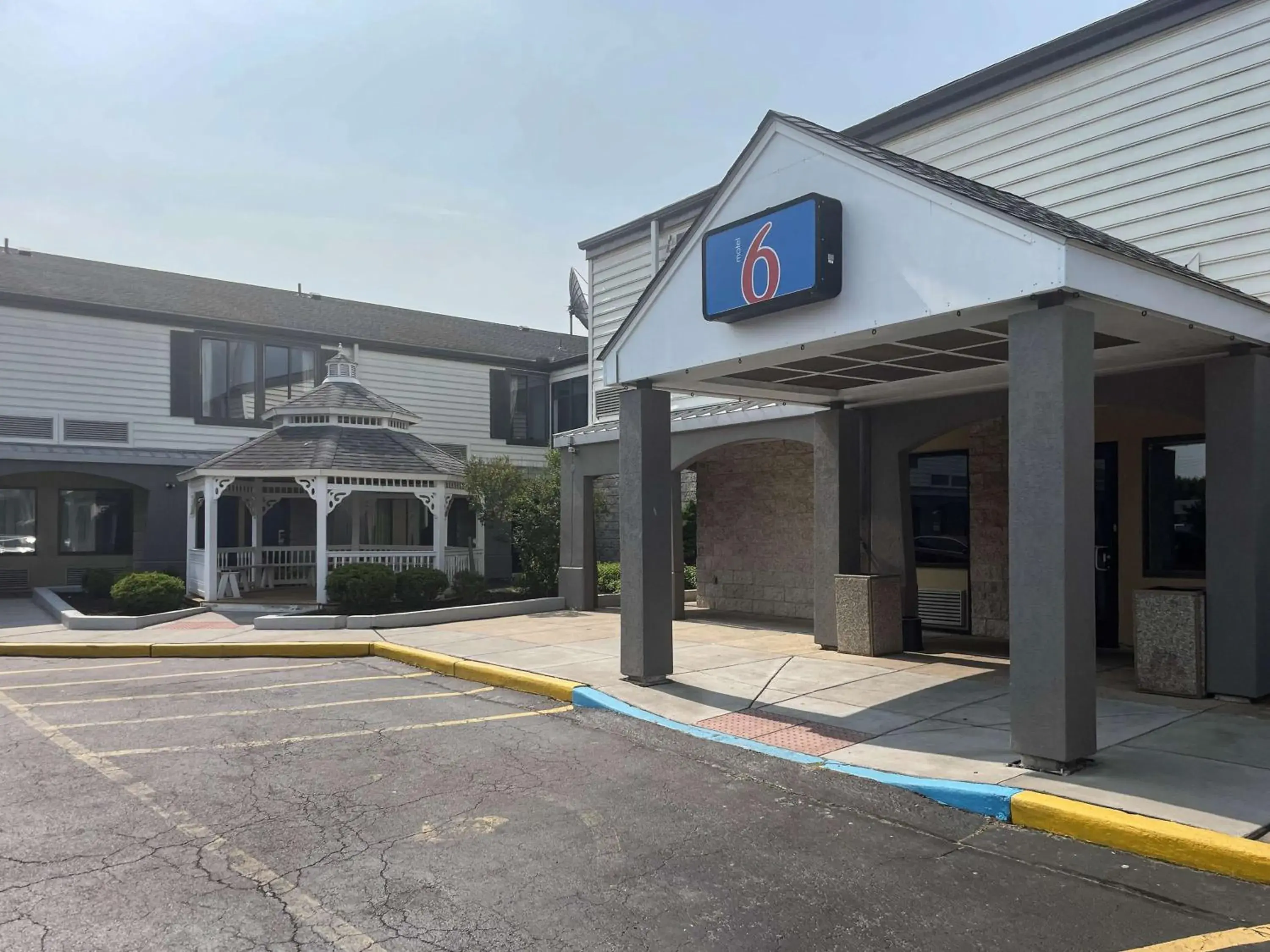 Property Building in Motel 6-Newark, DE