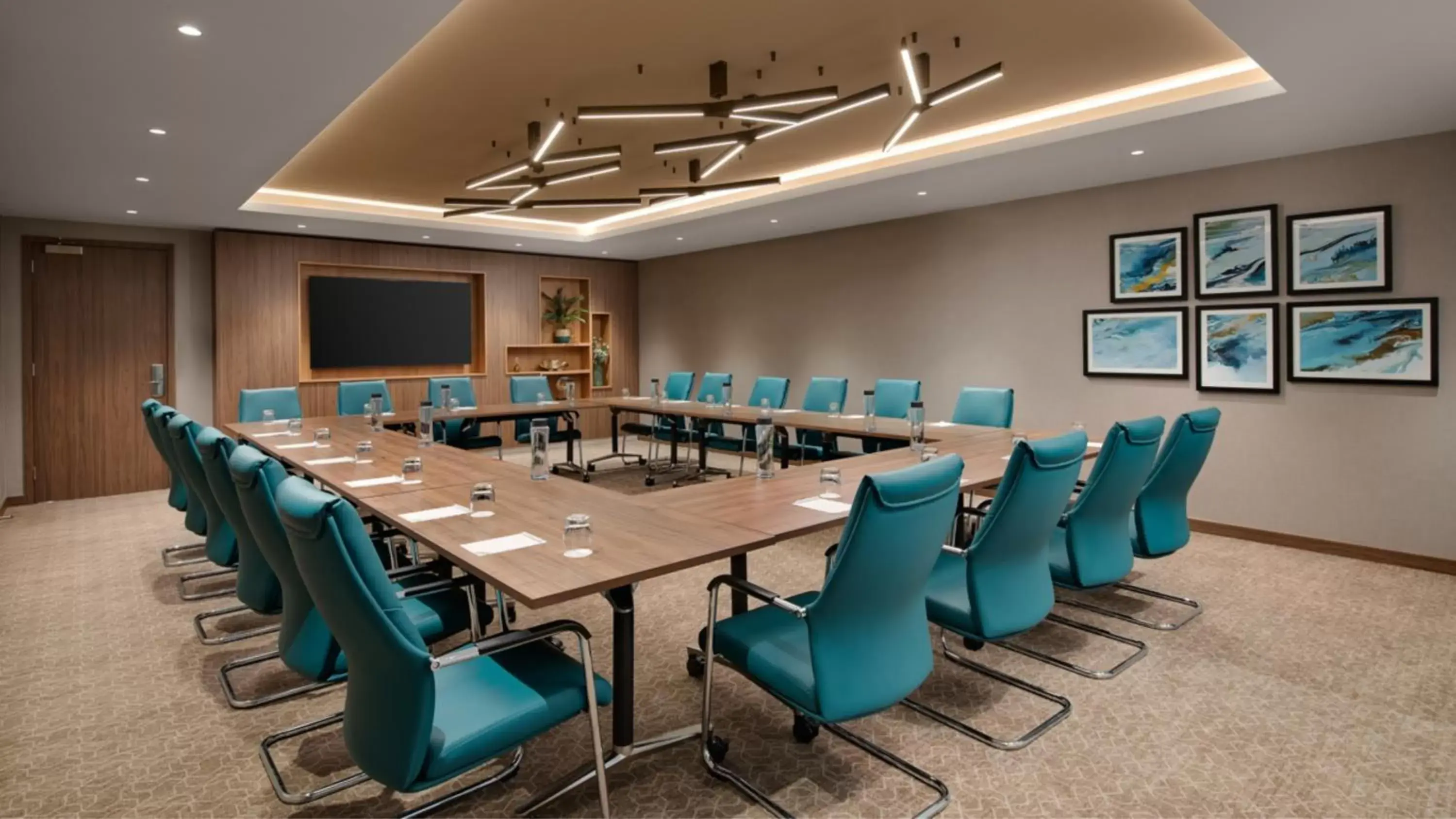 Meeting/conference room in Holiday Inn London Gatwick - Worth, an IHG Hotel