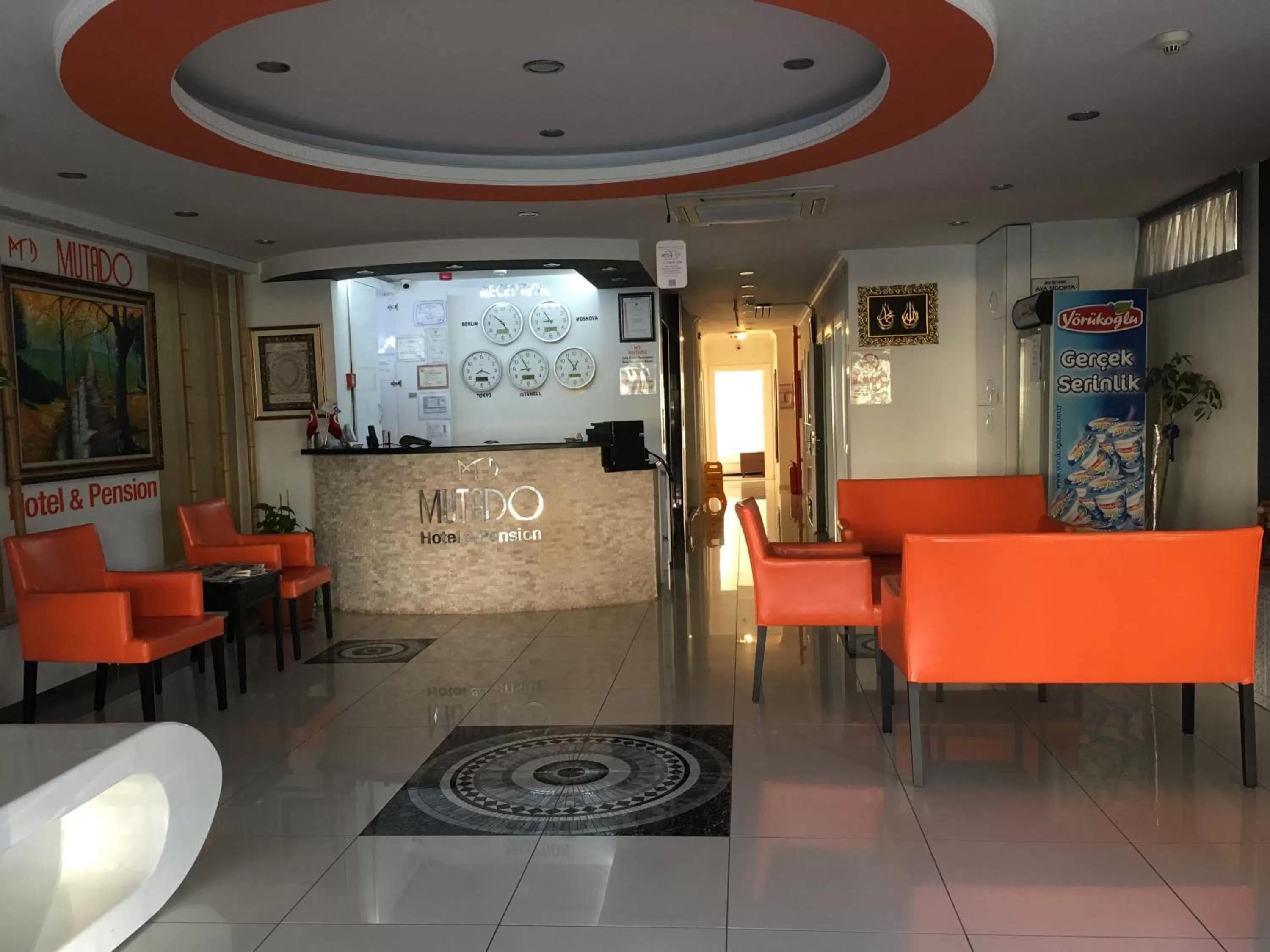 Lobby or reception in Mutado Hotel