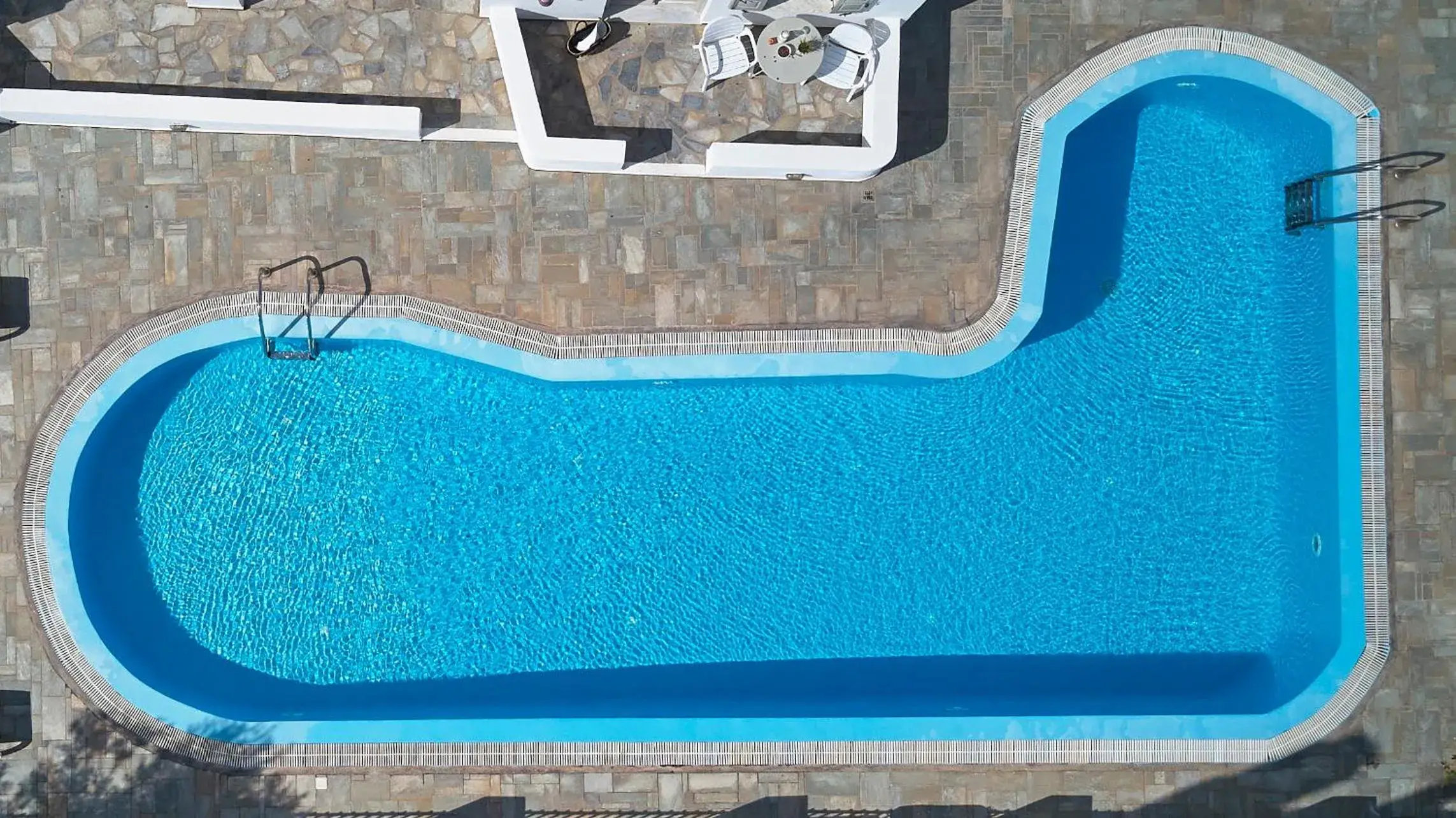 Time of day, Pool View in Nissos Thira