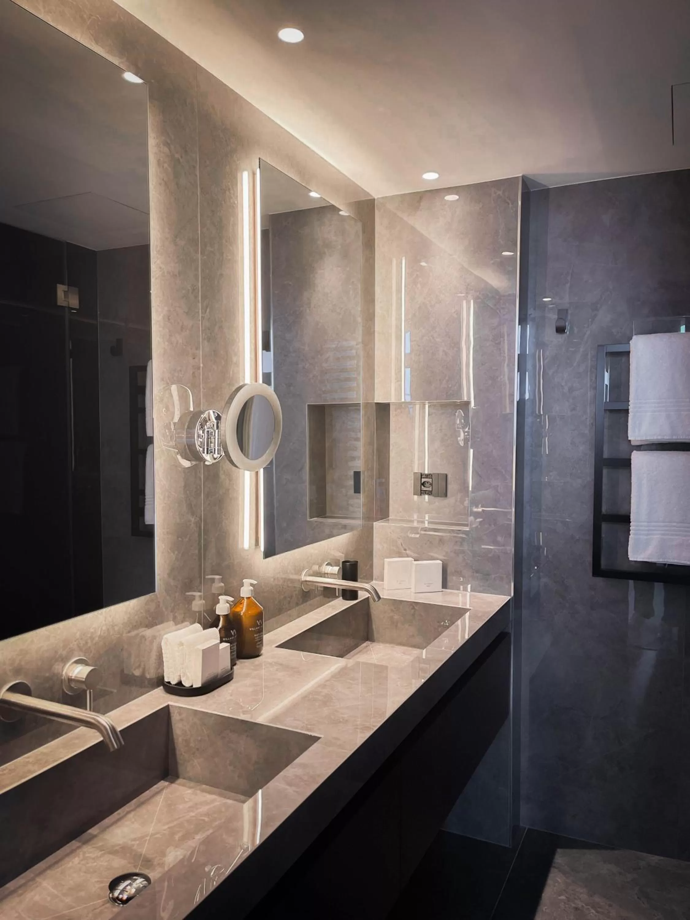 Shower in Villars Palace