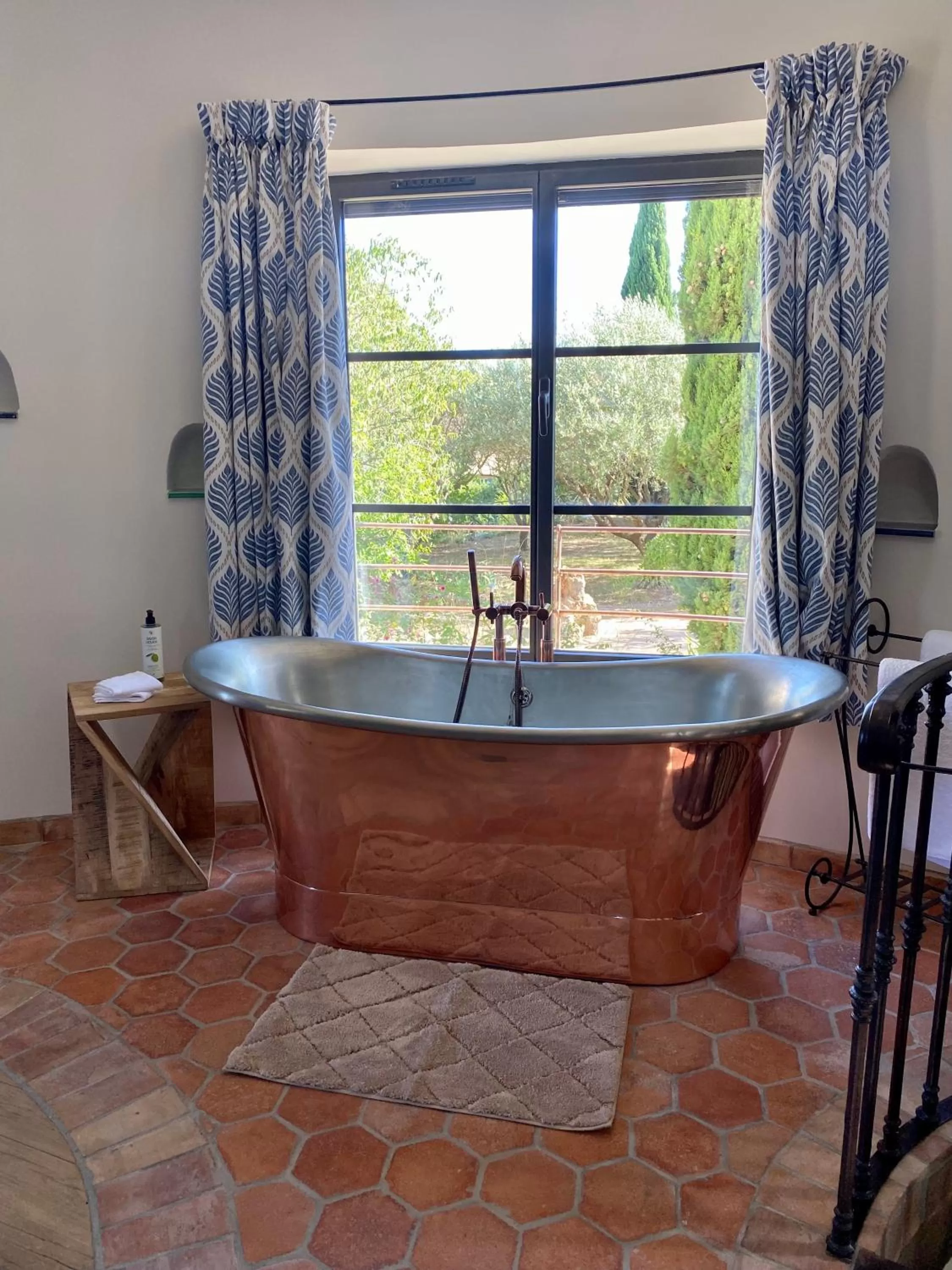 Bathroom in LOU CALEN