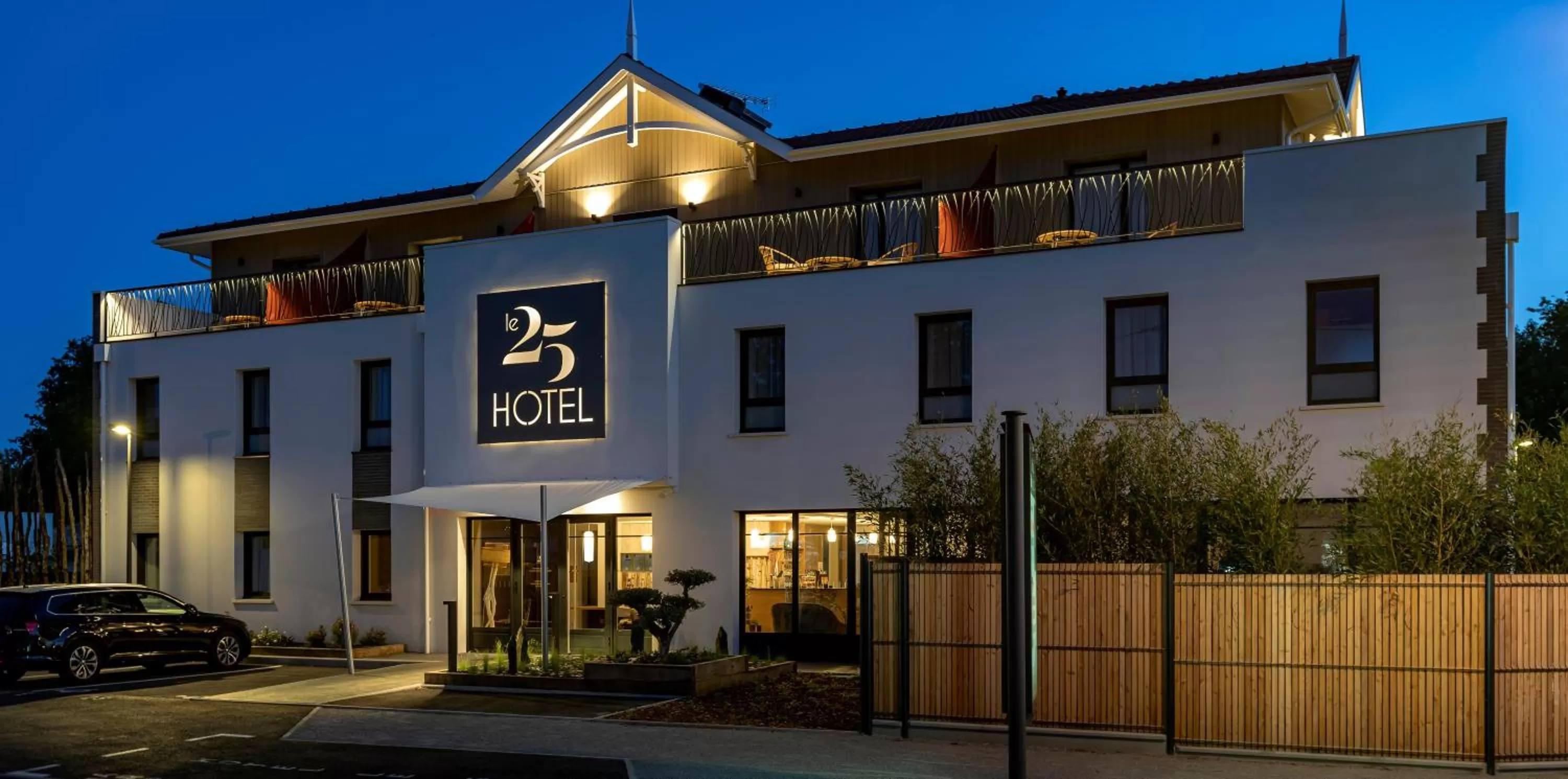 Facade/entrance in HOTEL LE 25