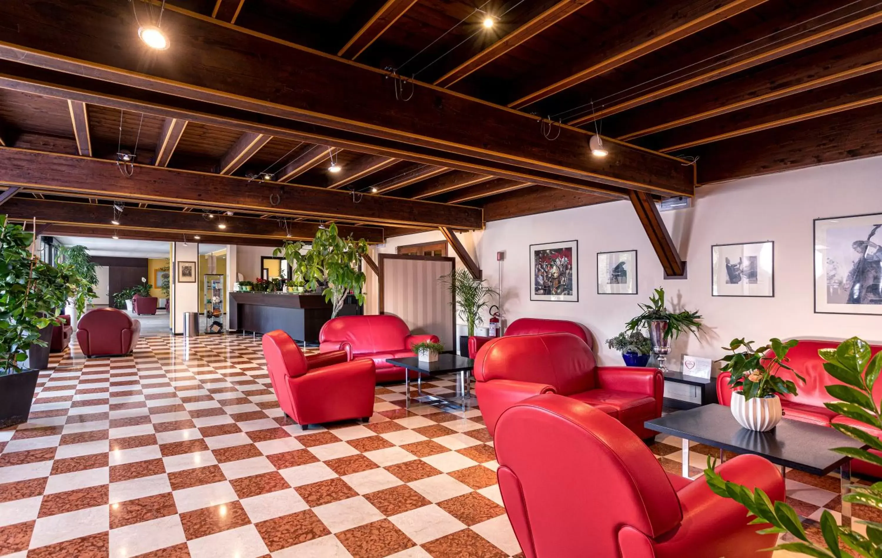 Communal lounge/ TV room, Lobby/Reception in BEST WESTERN Titian Inn Hotel Treviso