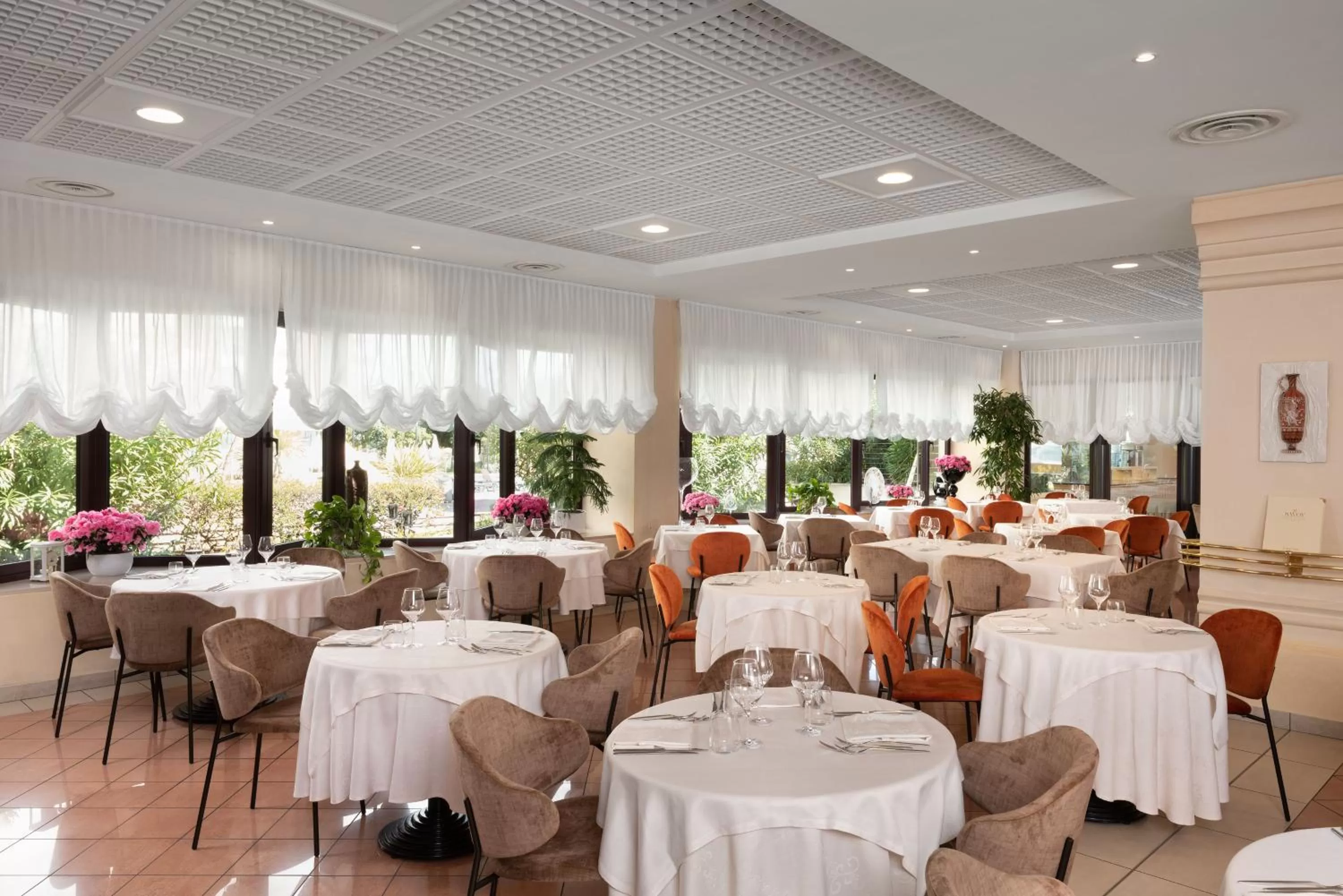 Restaurant/places to eat in Savoy Beach Hotel & Thermal Spa