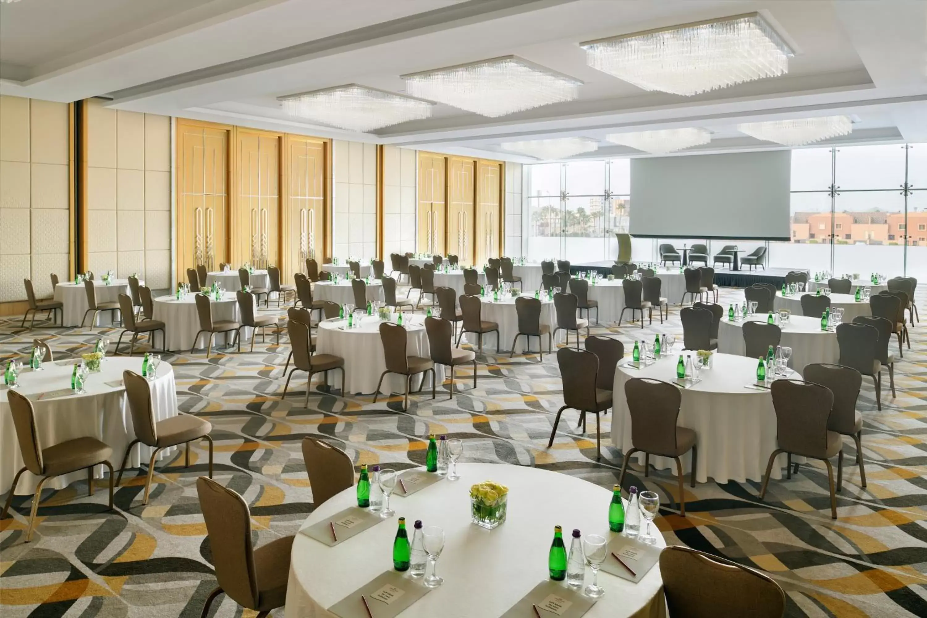 Business facilities, Restaurant/Places to Eat in Crowne Plaza - Jeddah Al Salam, an IHG Hotel