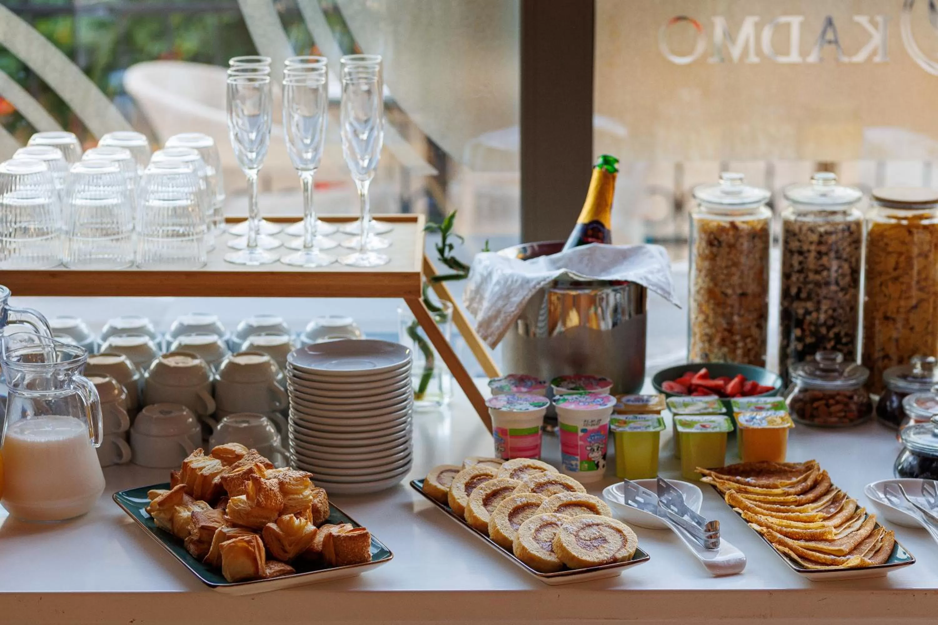 Food and drinks in Hotel Kadmo by Aycon