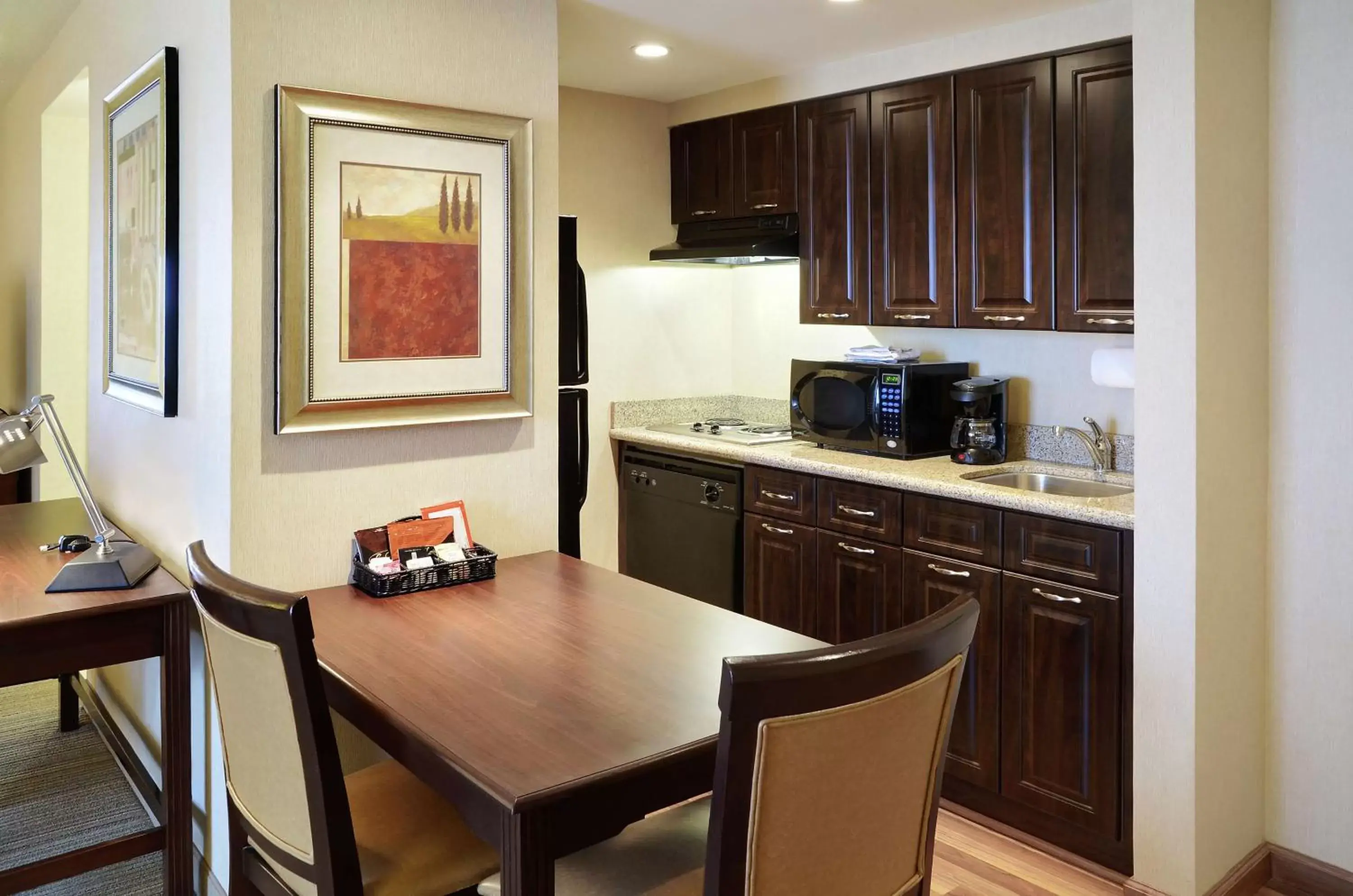 Kitchen or kitchenette, Kitchen/Kitchenette in Homewood Suites by Hilton Burlington