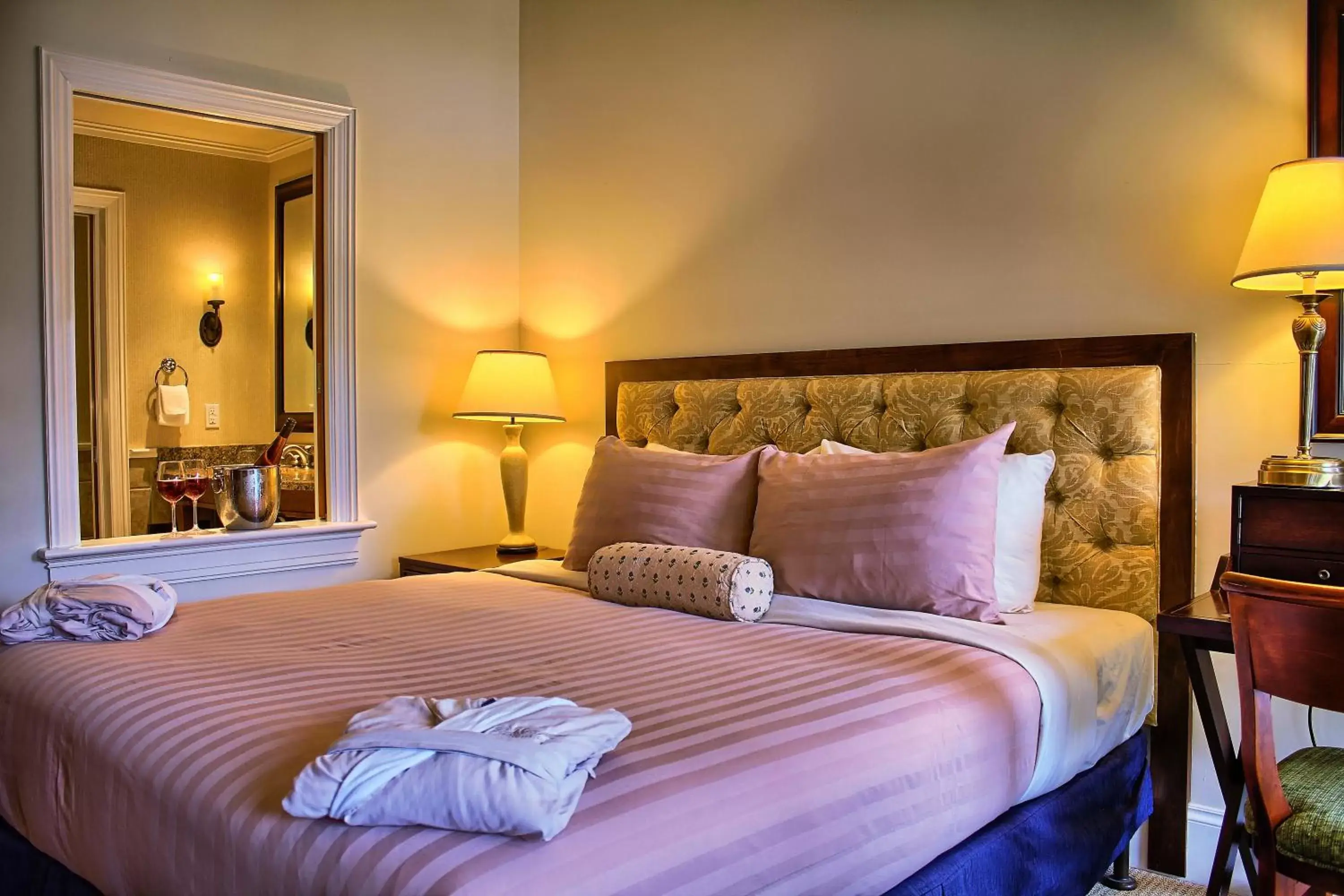 Bed in Poets Cove Resort & Spa