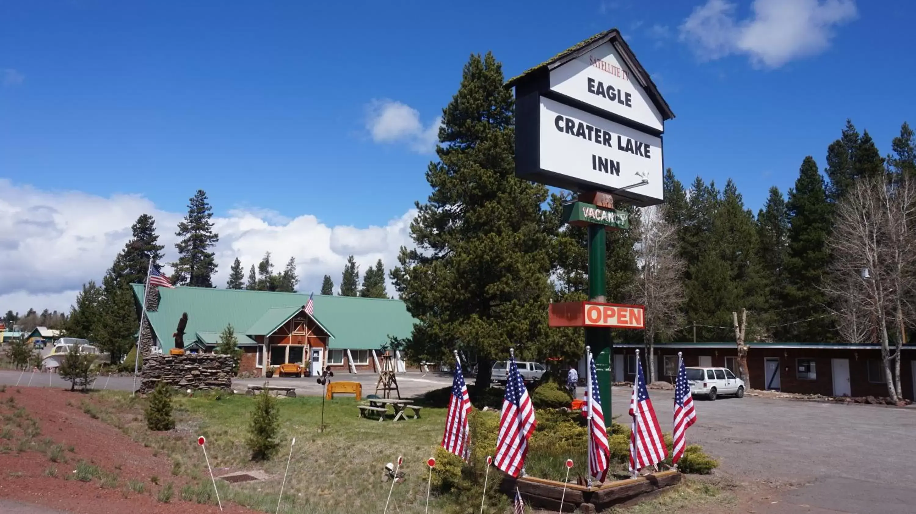 Property building in Eagle Crater Lake Inn