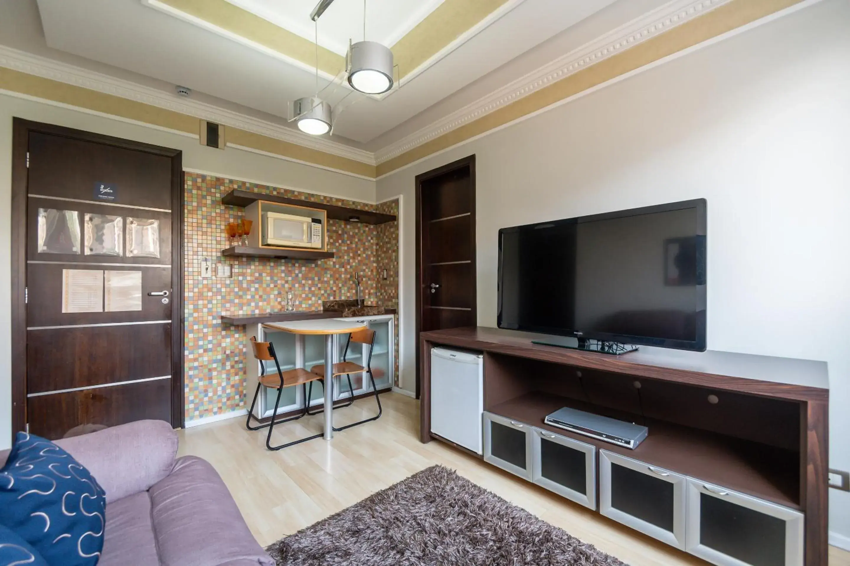 Bedroom, TV/Entertainment Center in Capital O Piratininga Hotel, Sao Paulo