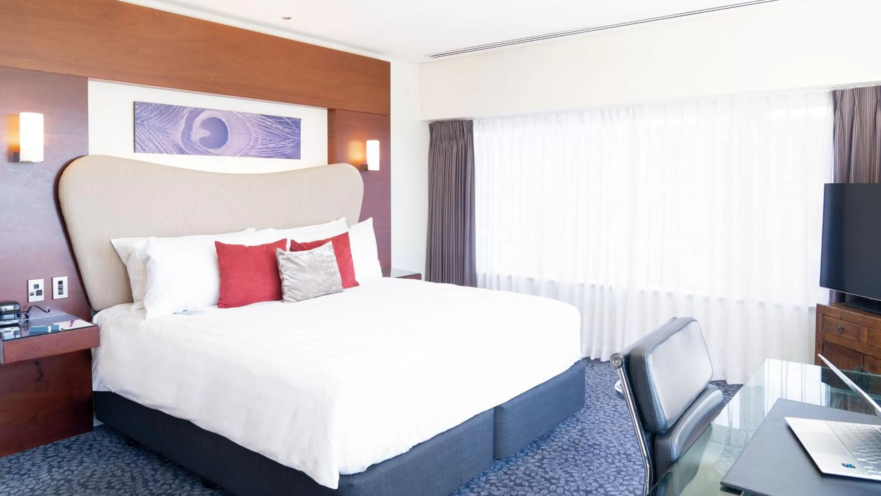 Photo of the whole room, Bed in Crowne Plaza Auckland by IHG