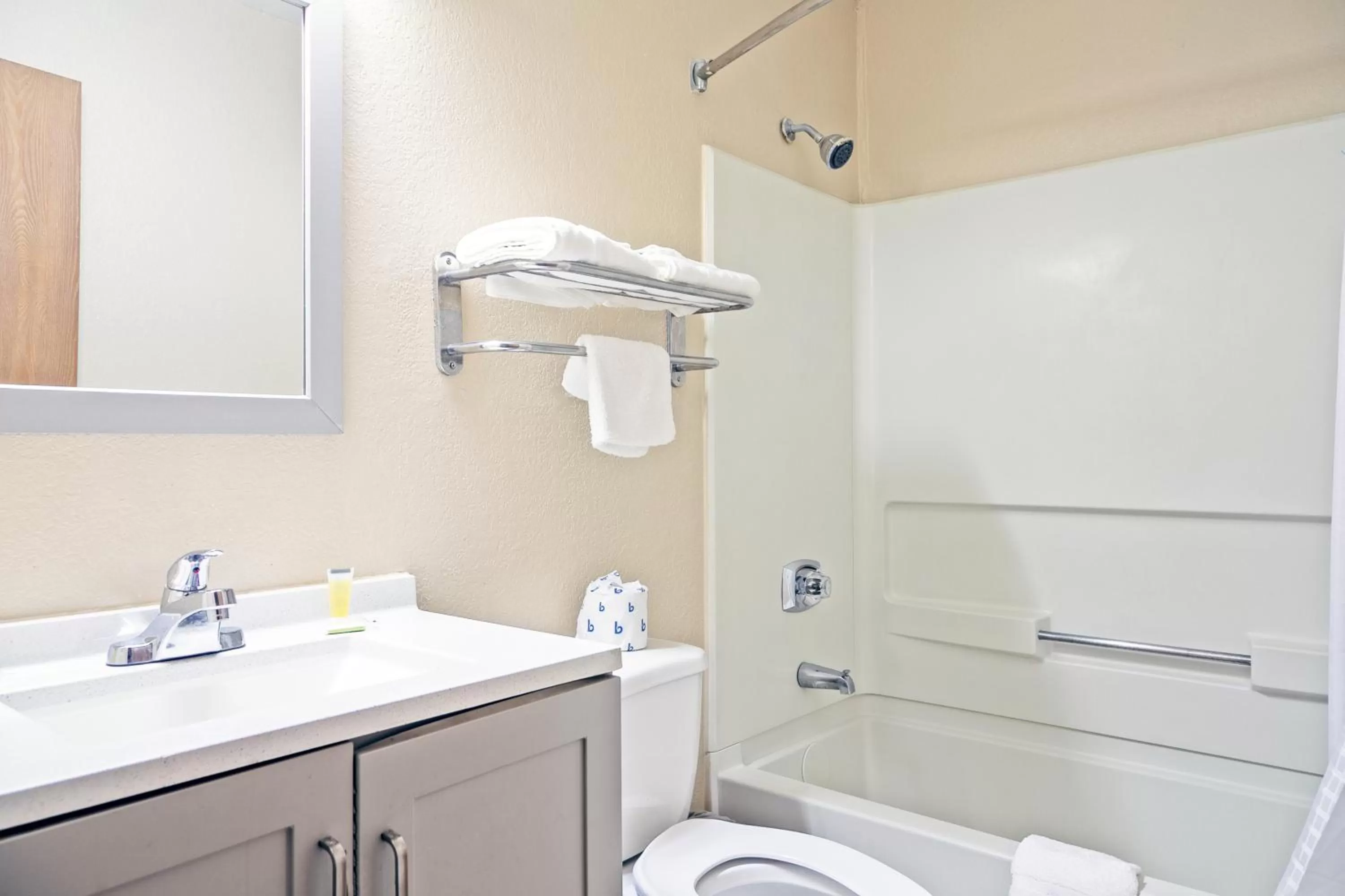 Bathroom in Super 8 by Wyndham Augusta Ft Eisenhower Area