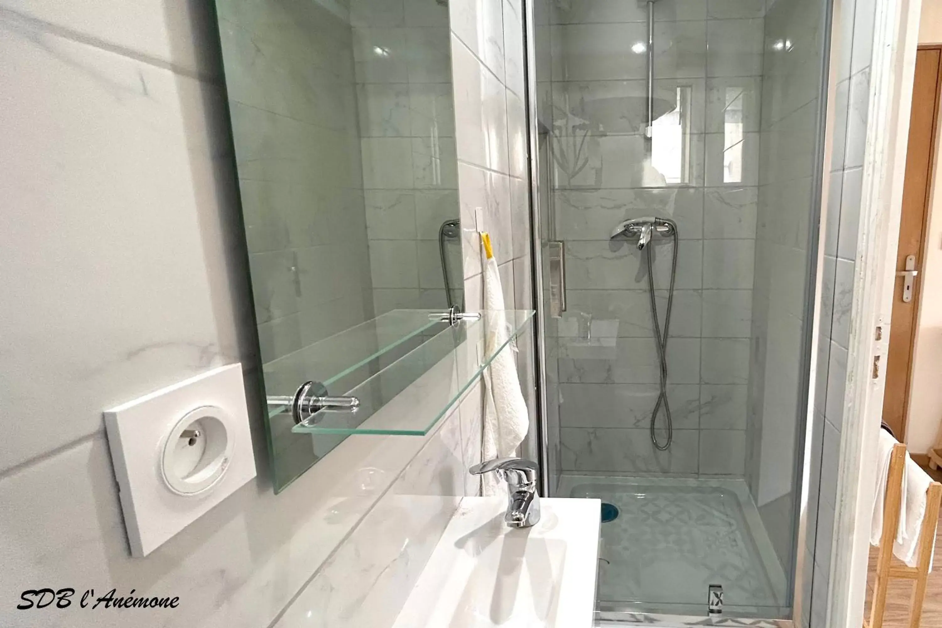 Shower, Bathroom in AU BOL D'AIR