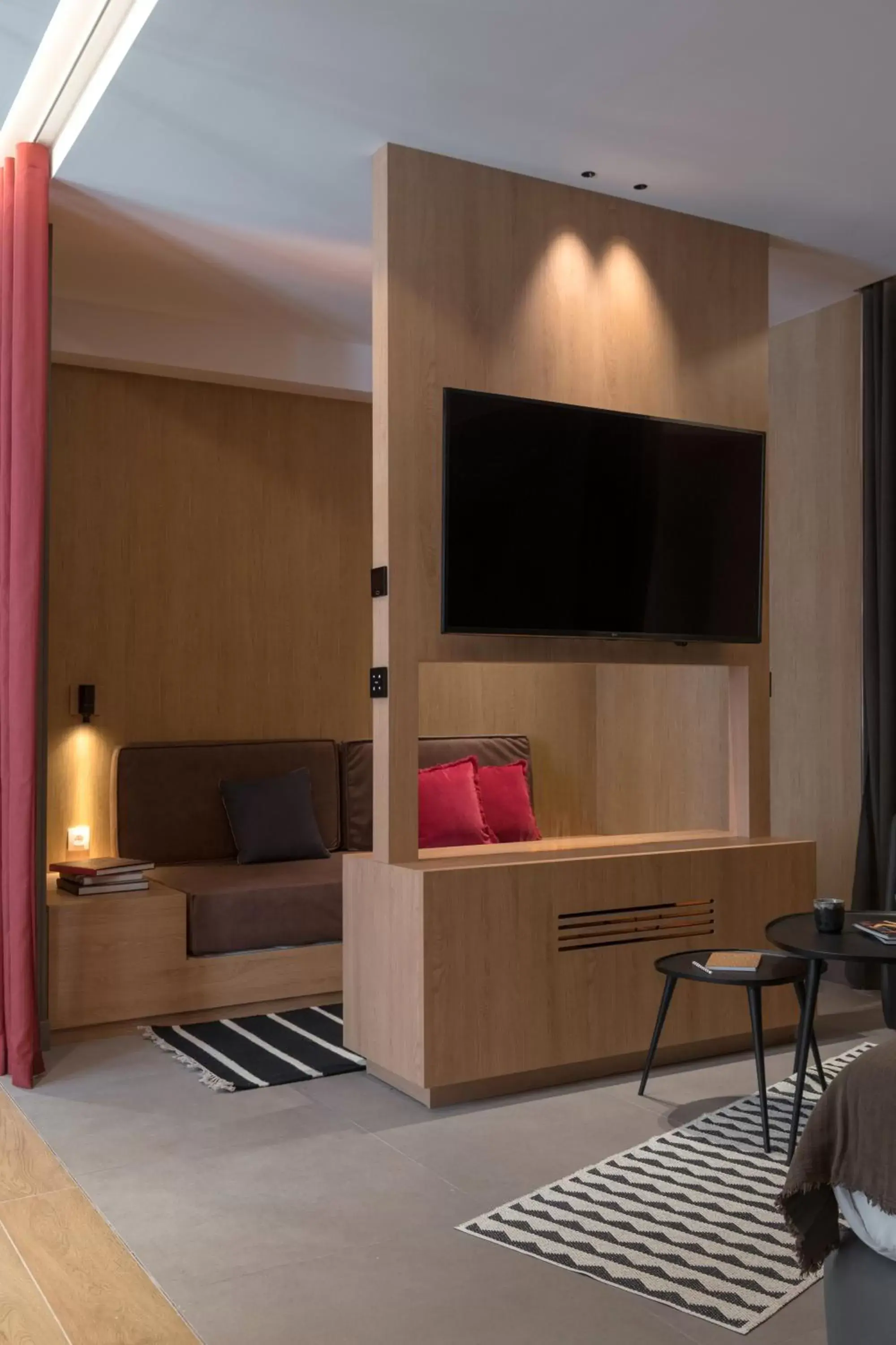 Communal lounge/ TV room, TV/Entertainment Center in MiHotel Sala