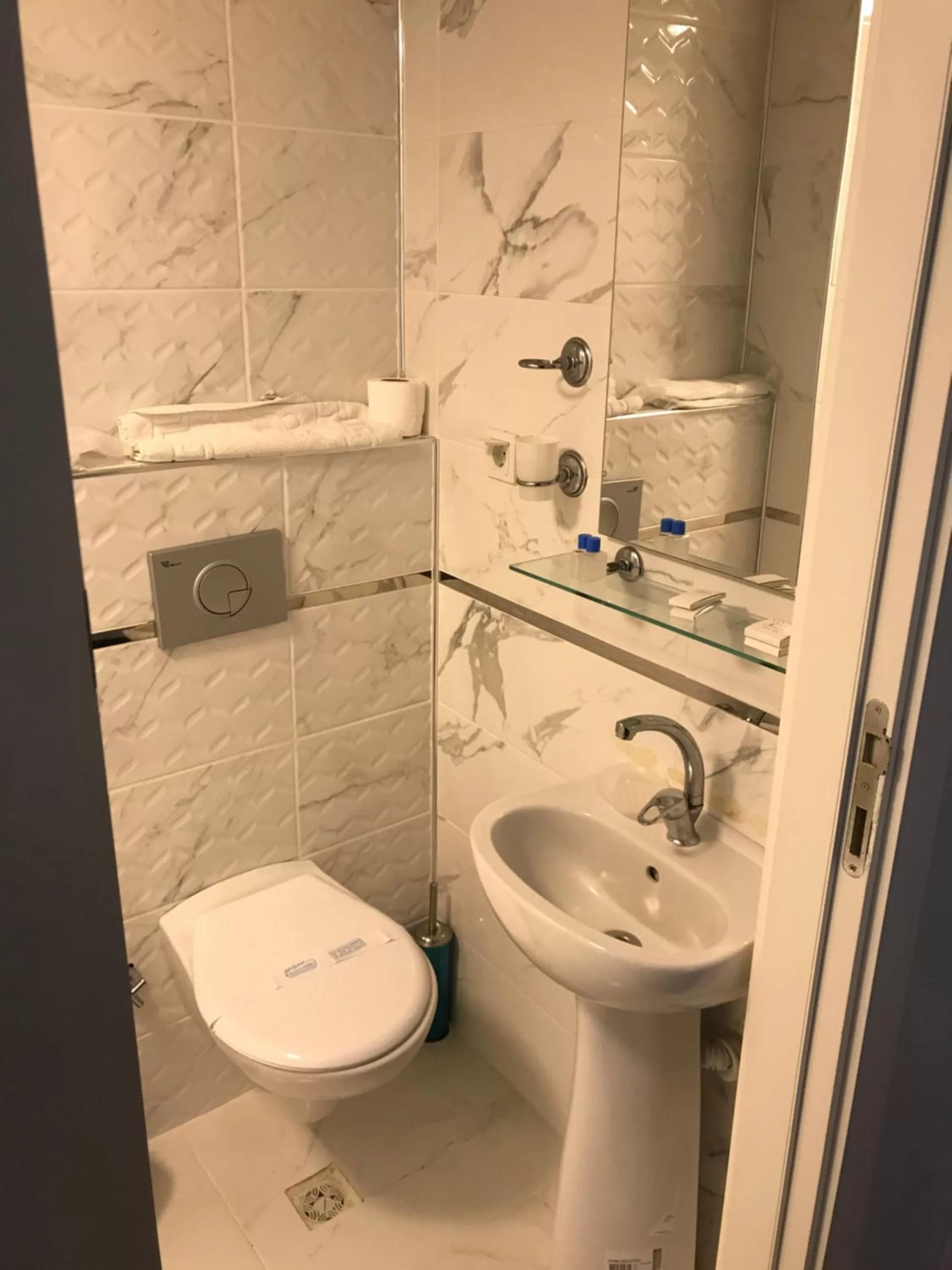 Bathroom in Sakran Hotel