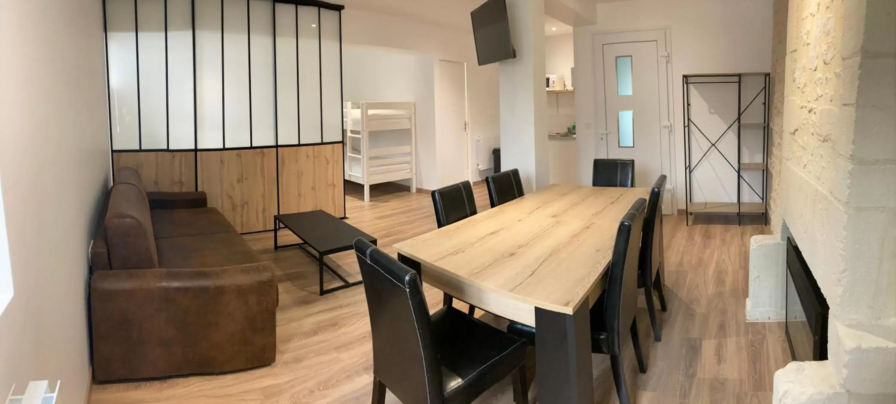 Lounge or bar, Dining Area in Hôtel Le Saint Patrice